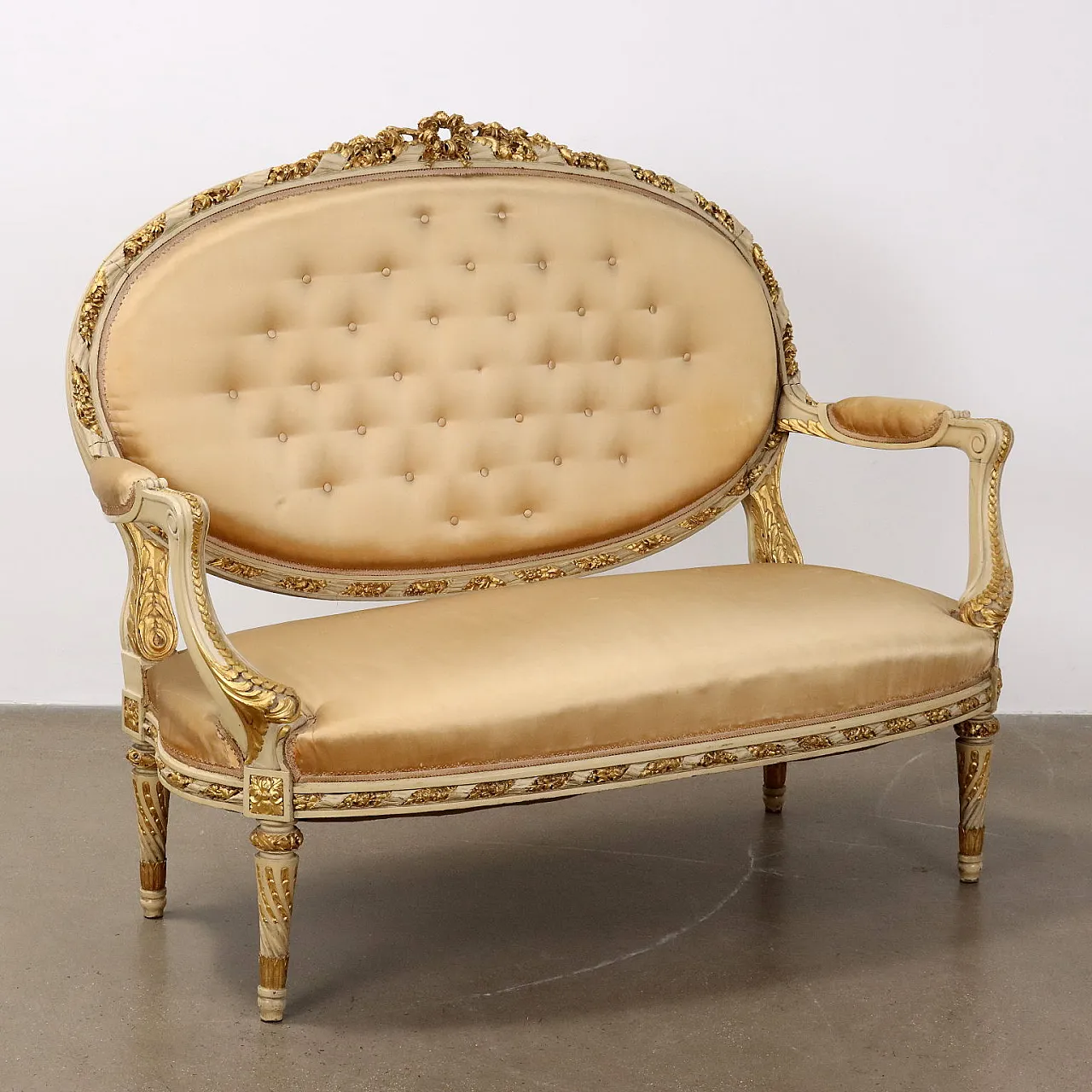 Lacquered and gilded wooden lounge, 20th century 4