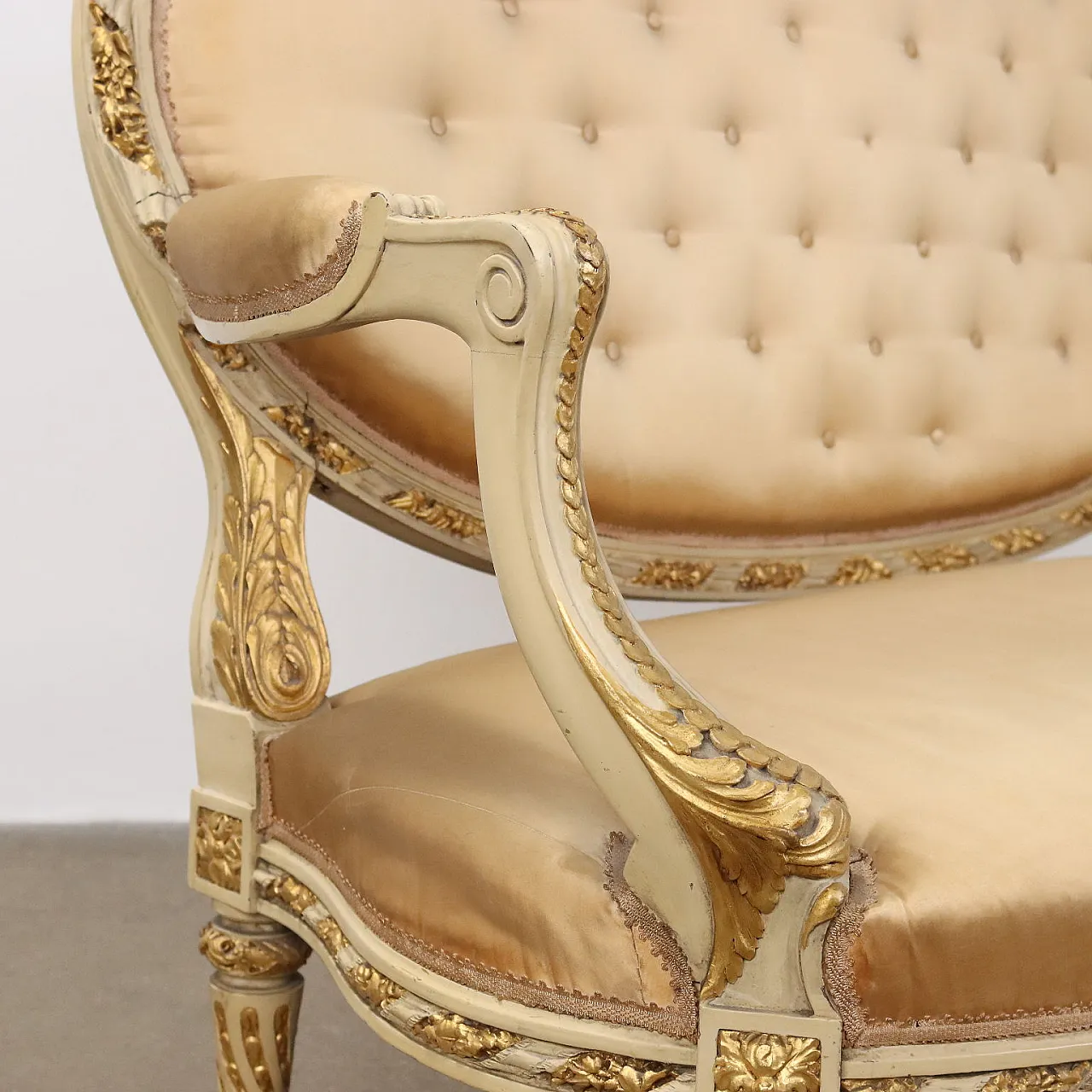 Lacquered and gilded wooden lounge, 20th century 7