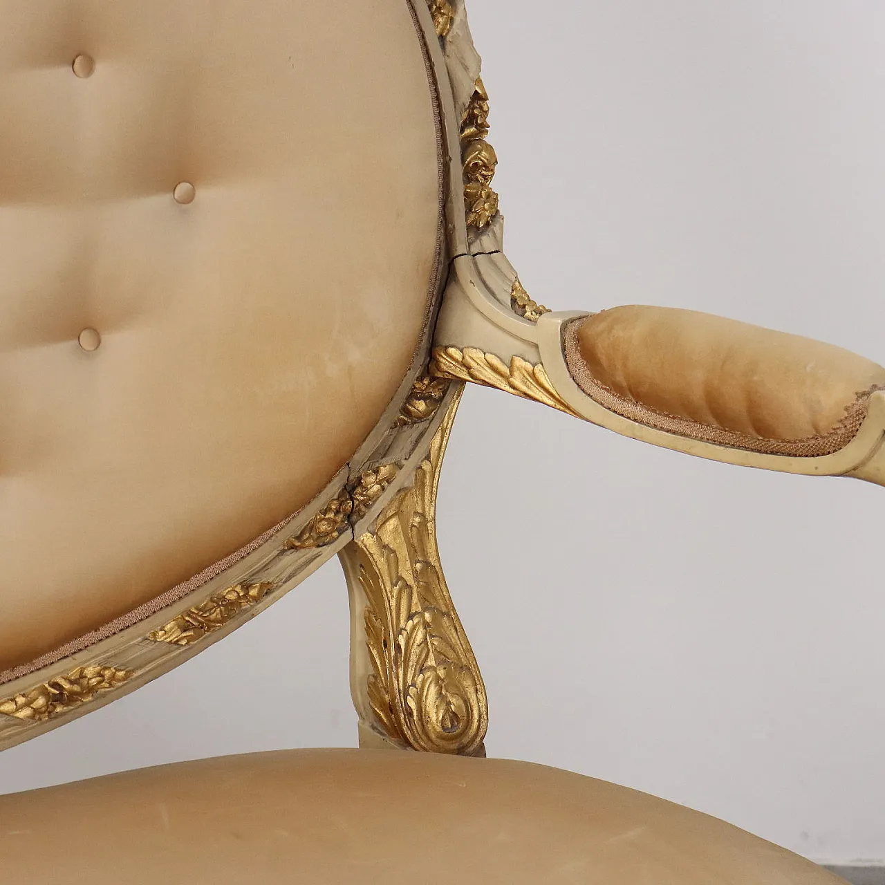 Lacquered and gilded wooden lounge, 20th century 8