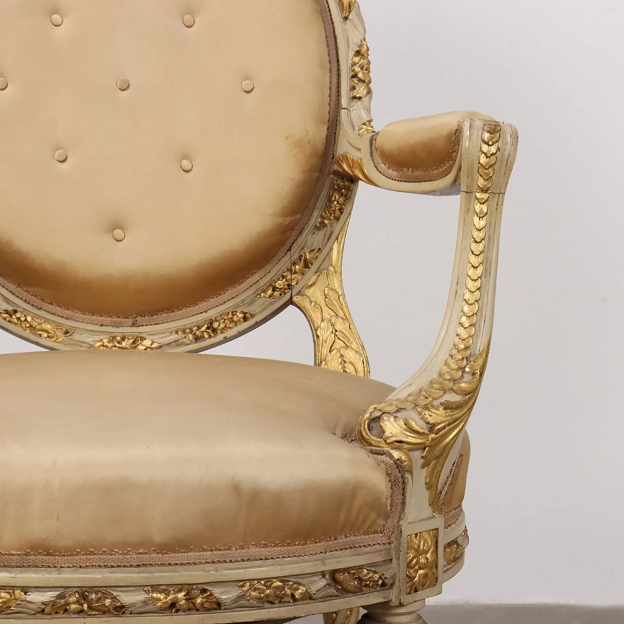 Lacquered and gilded wooden lounge, 20th century 9