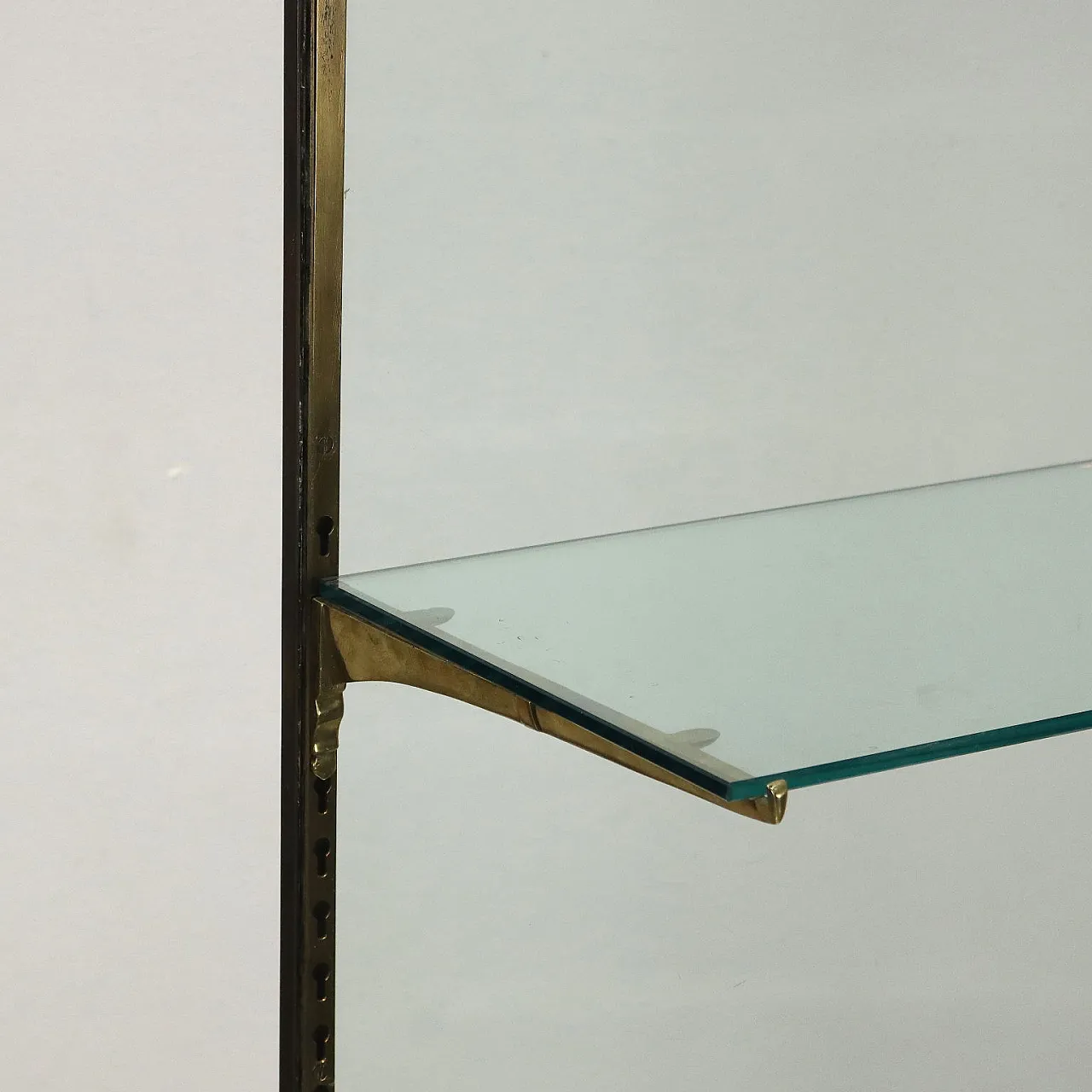 Vetrina in ottone, vetro e legno smaltato bianco, anni '50 6