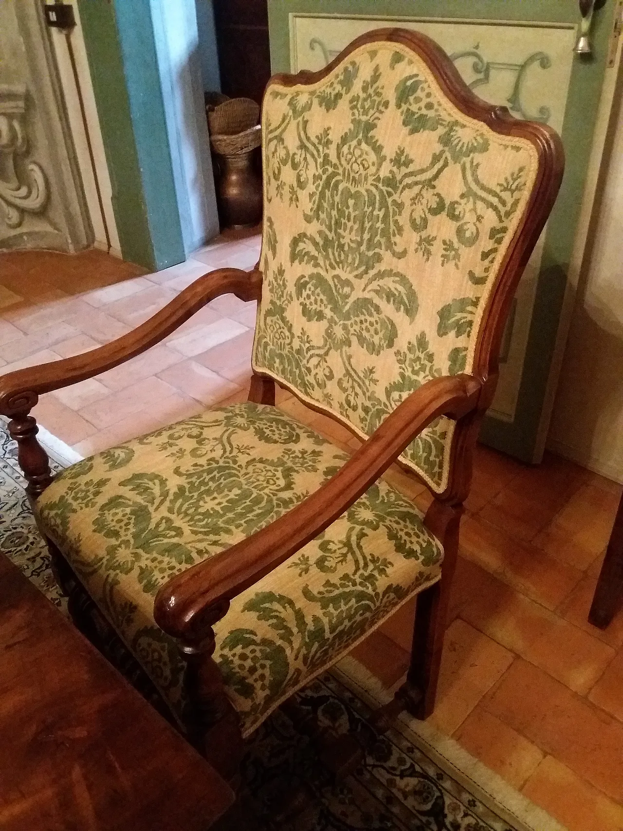 Coppia di poltrone a rocchetto in noce 3