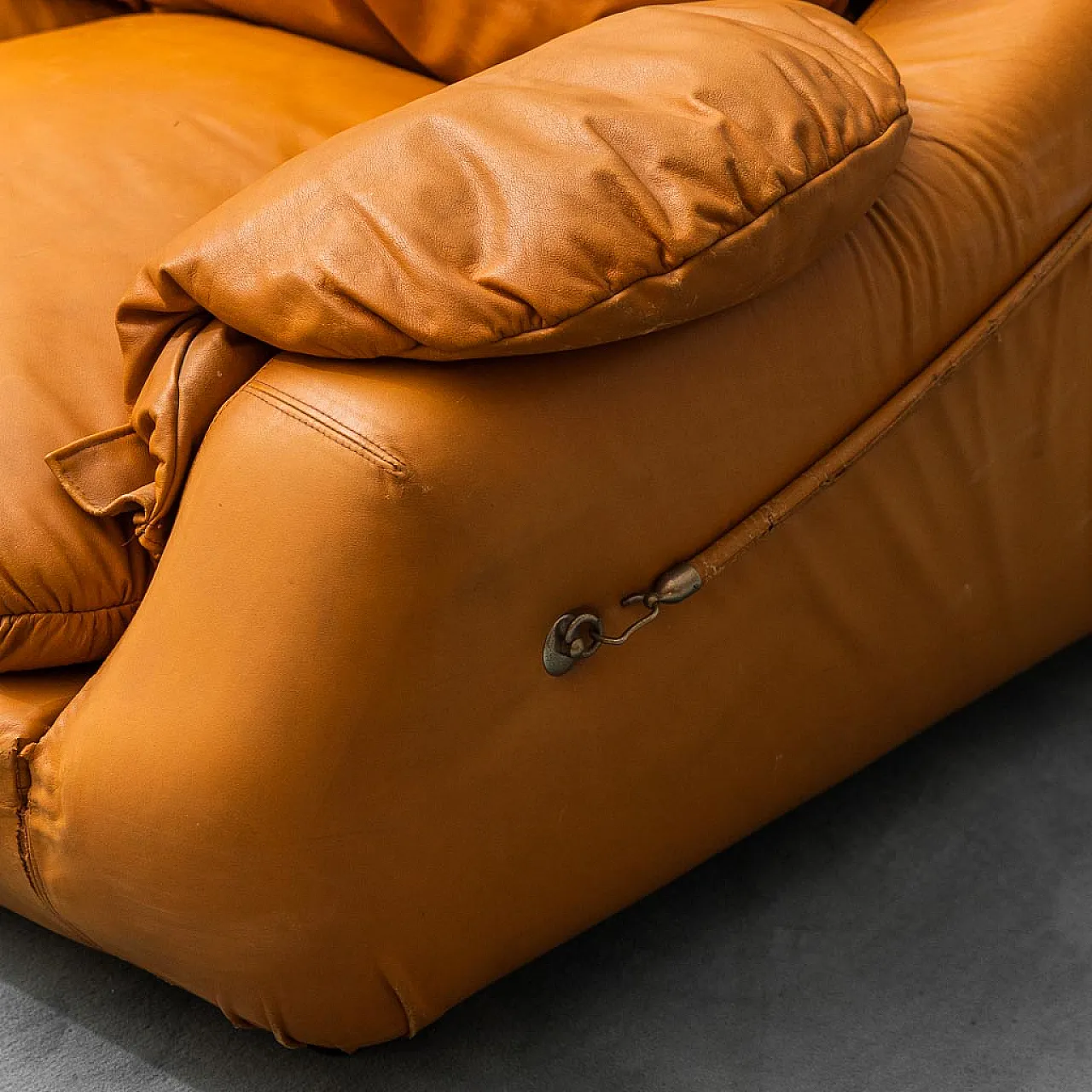 Divano 3 posti in pelle marrone, anni '70 2