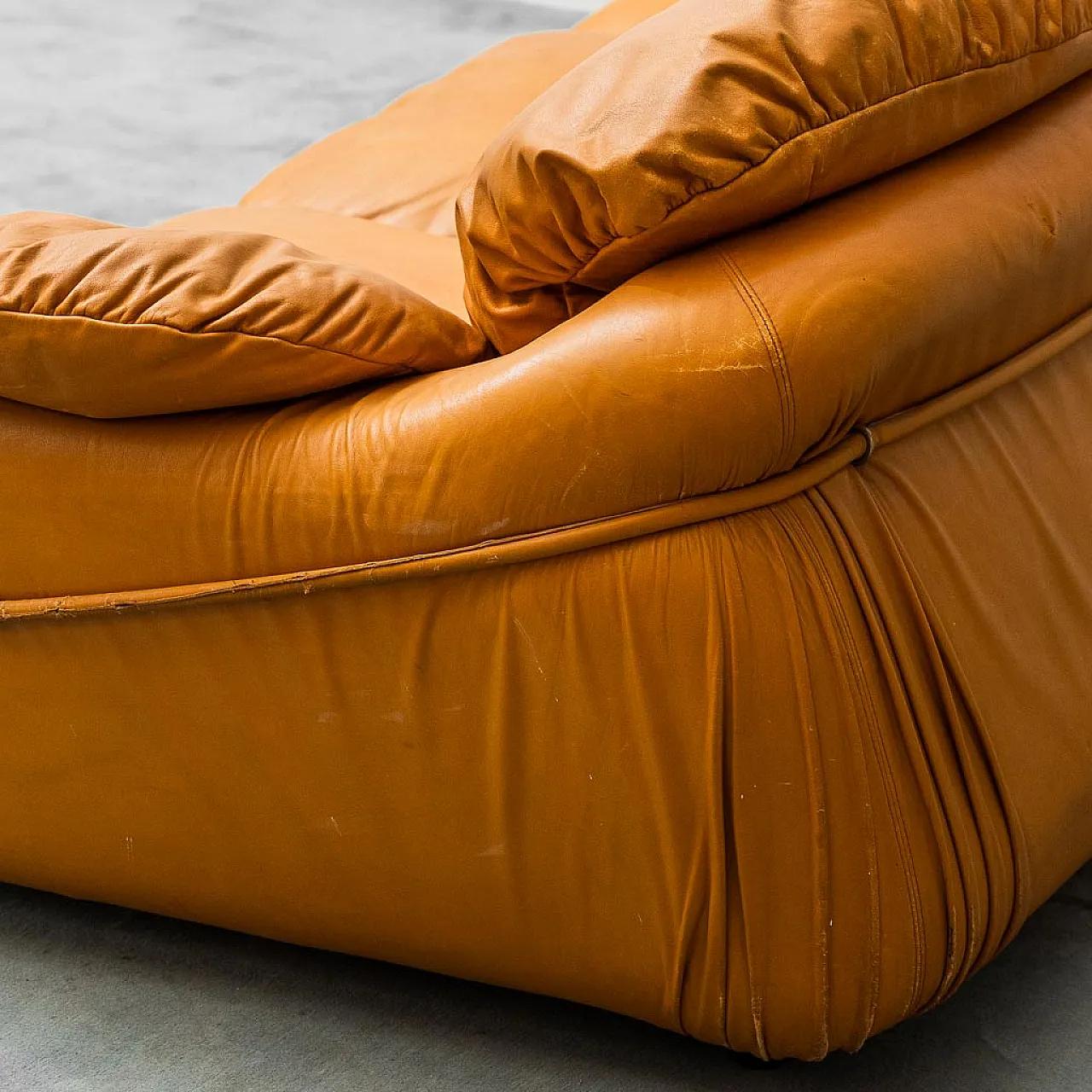 Divano 3 posti in pelle marrone, anni '70 4