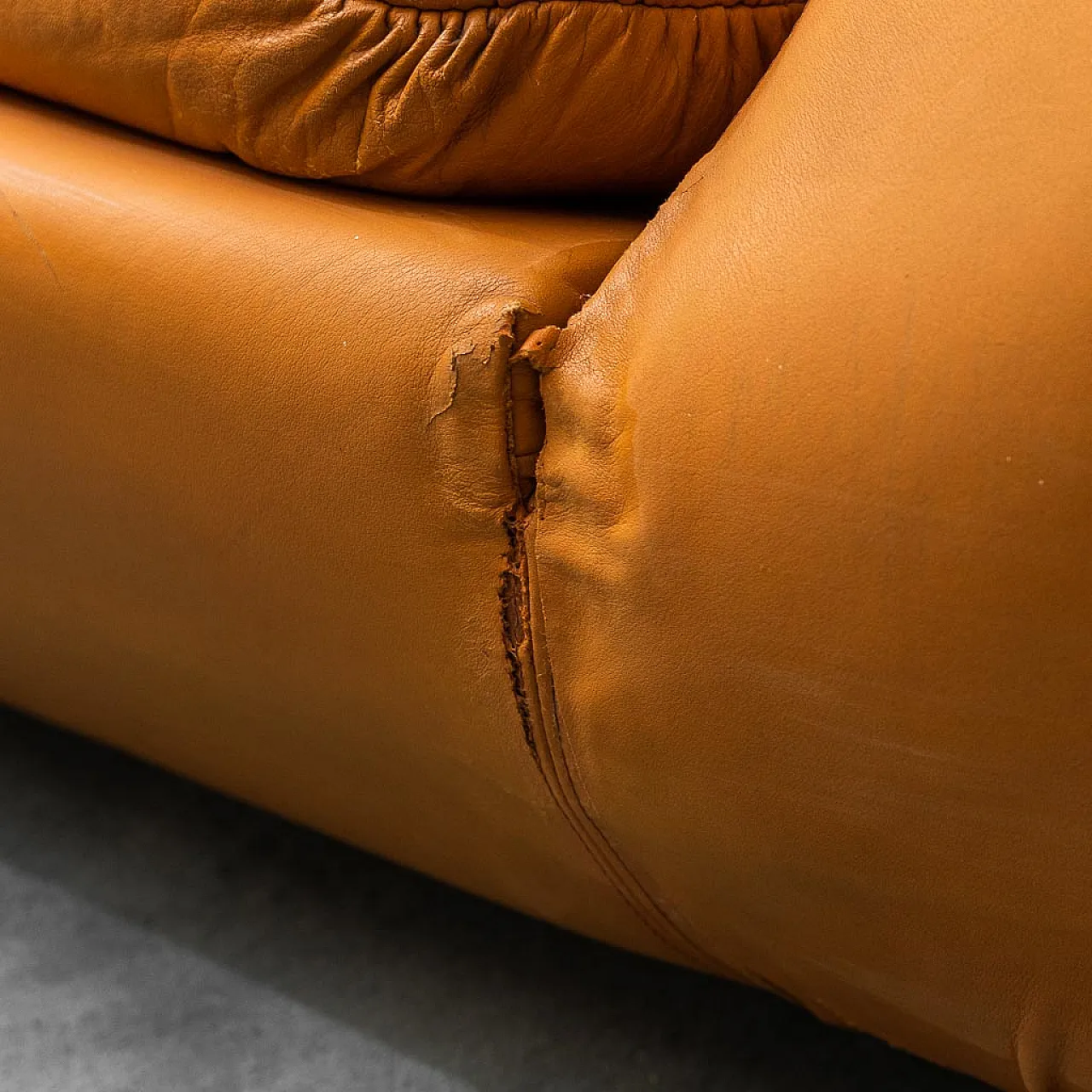 Divano 3 posti in pelle marrone, anni '70 12