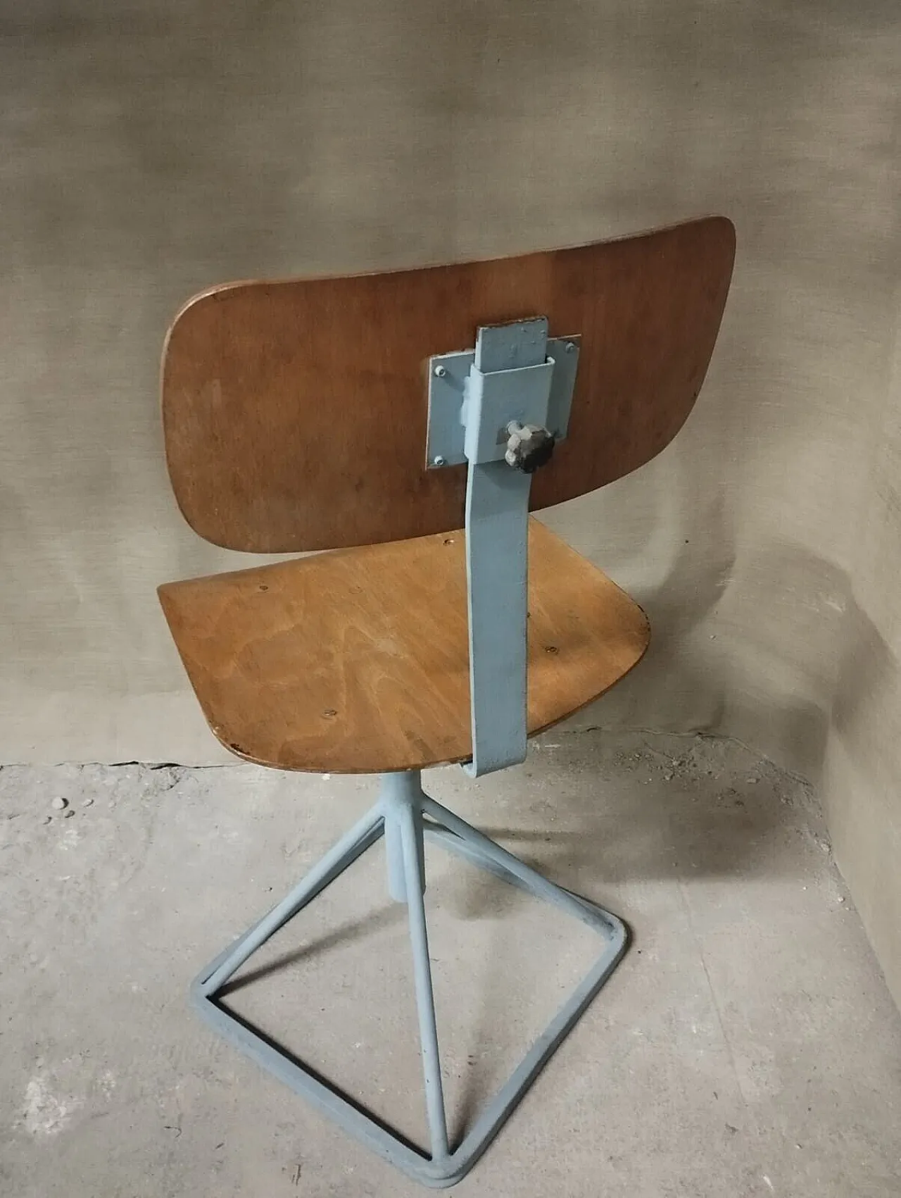 Industrial stool in wood and iron, 1970s 4