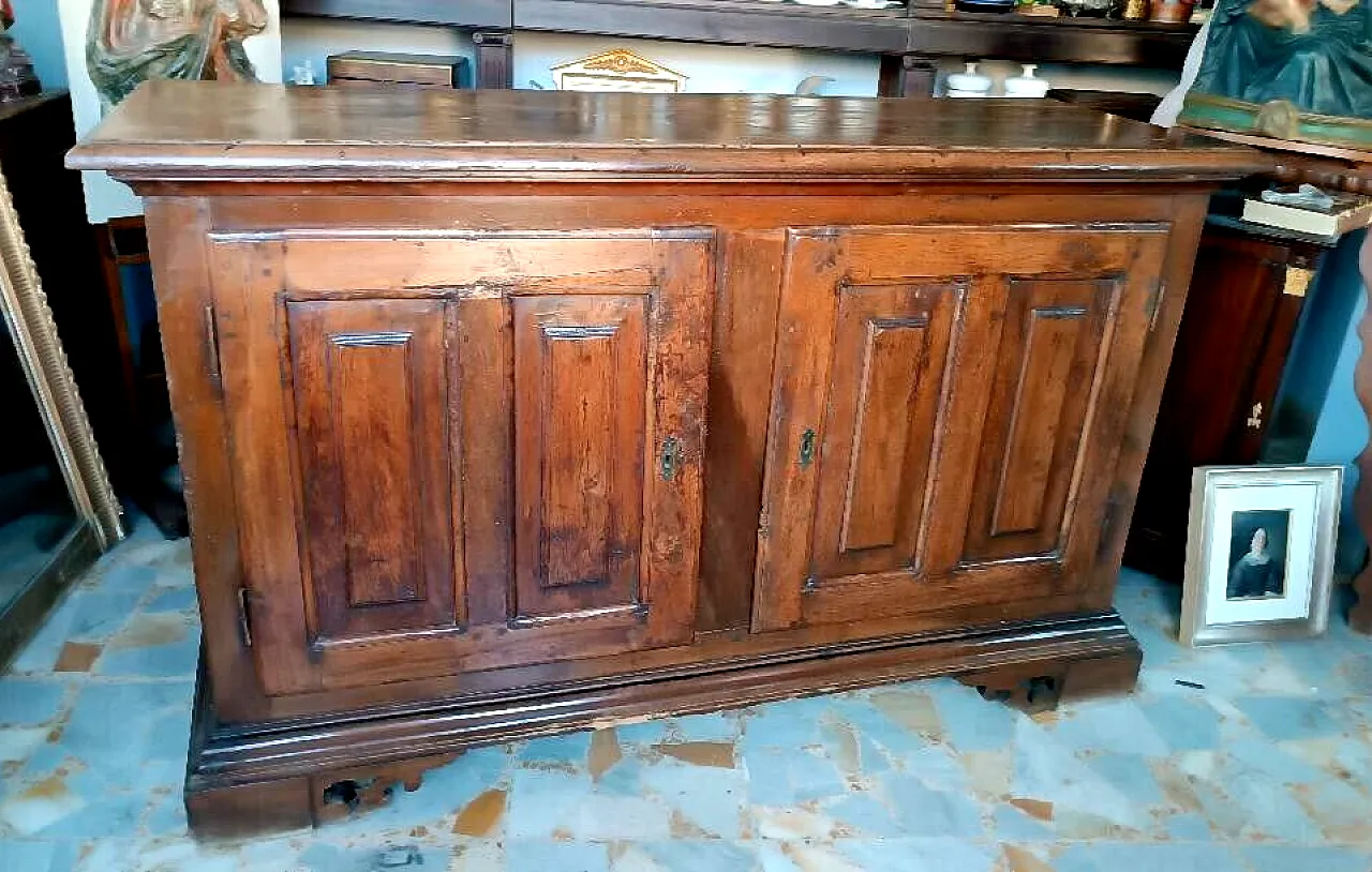 Credenza in noce massello, '600 1