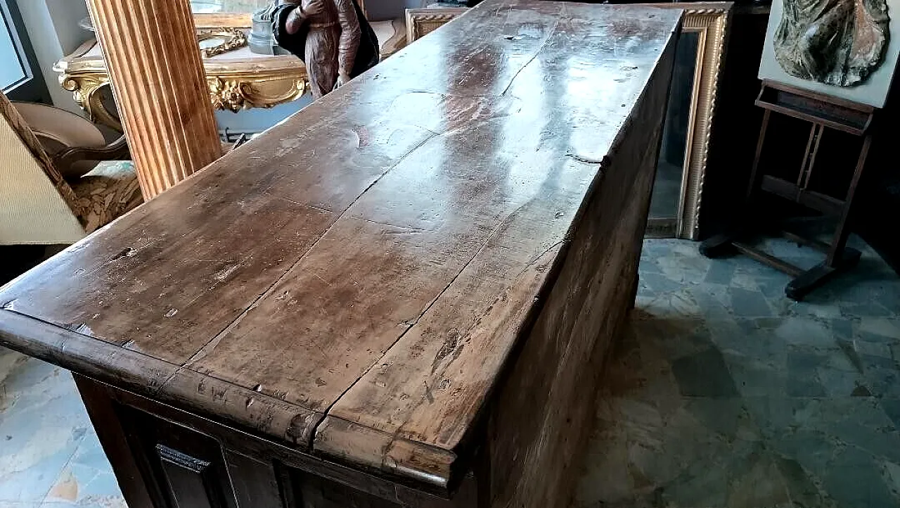 Credenza in noce massello, '600 11