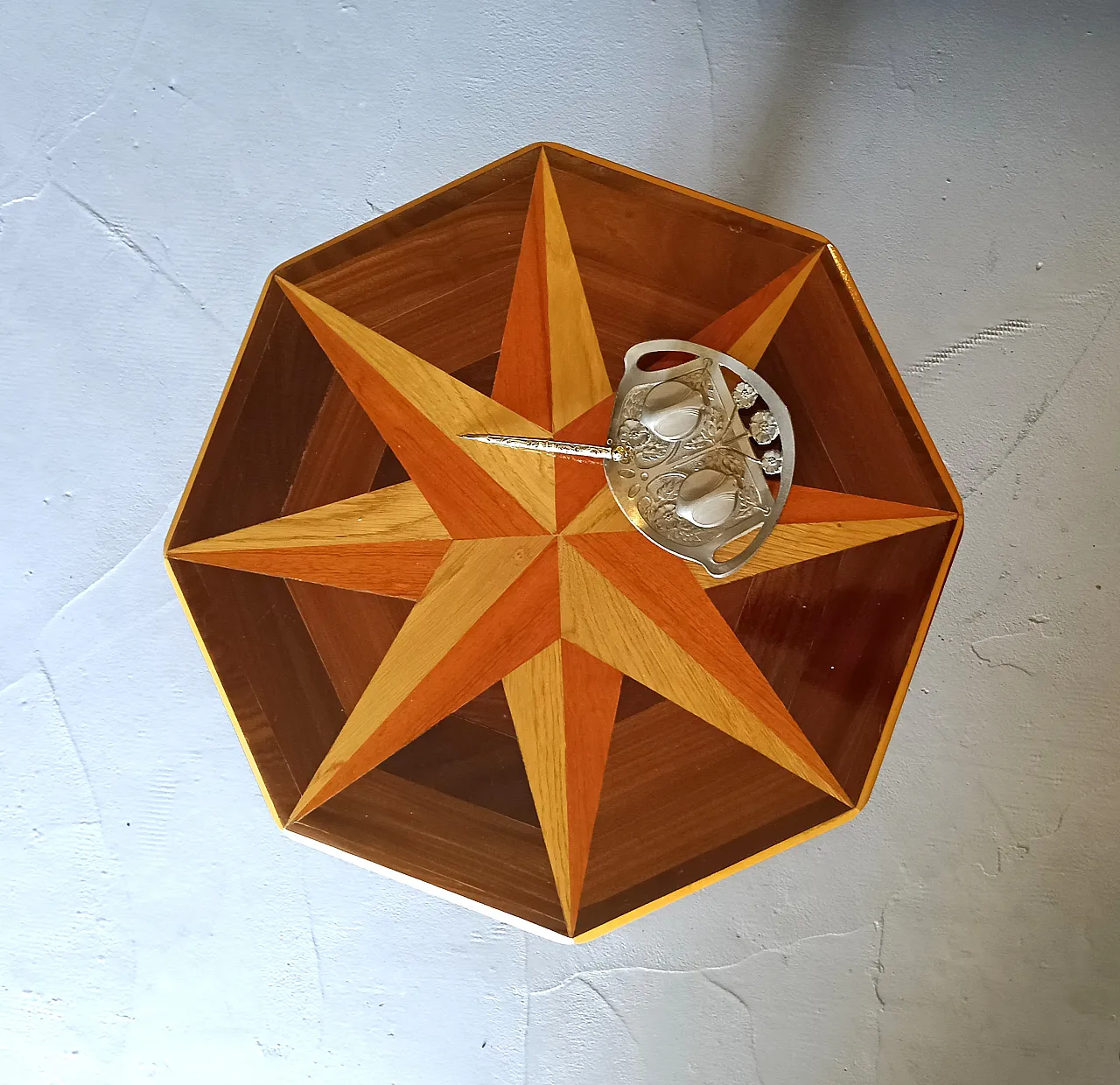 Tavolino di servizio con top ottagonale, anni '60 14