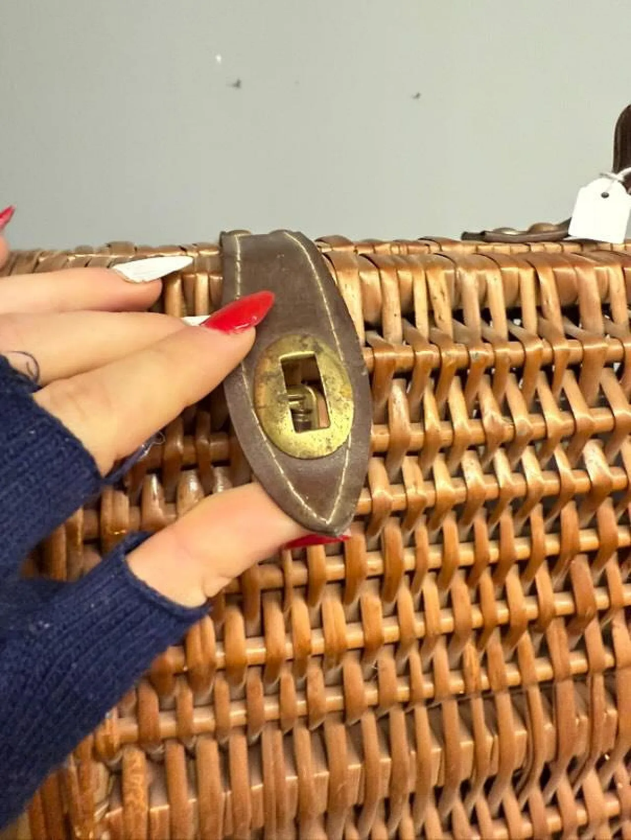 Old suitcase wicker, 50s 6