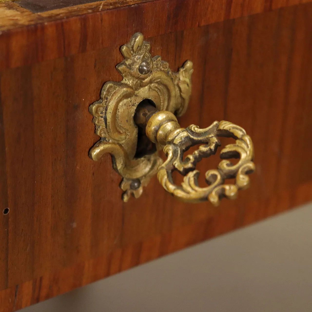 Scrivania in legno con cassetto e gambe mosse, '700 6