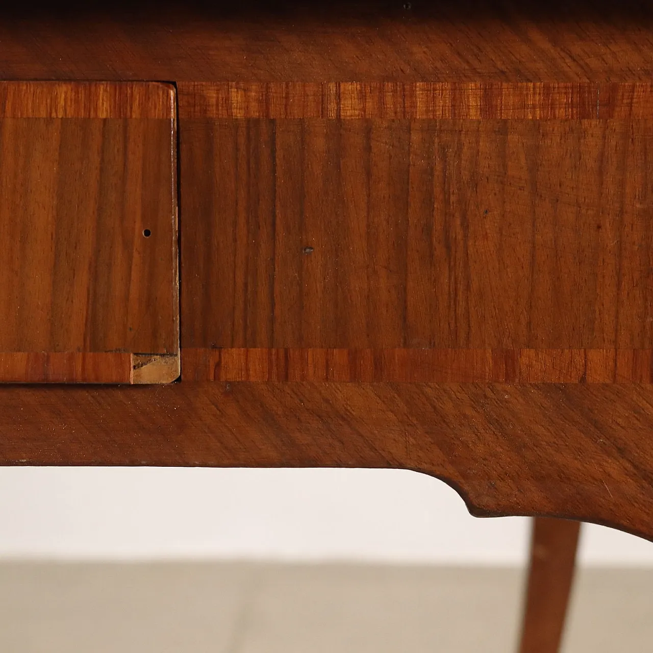 Scrivania in legno con cassetto e gambe mosse, '700 7