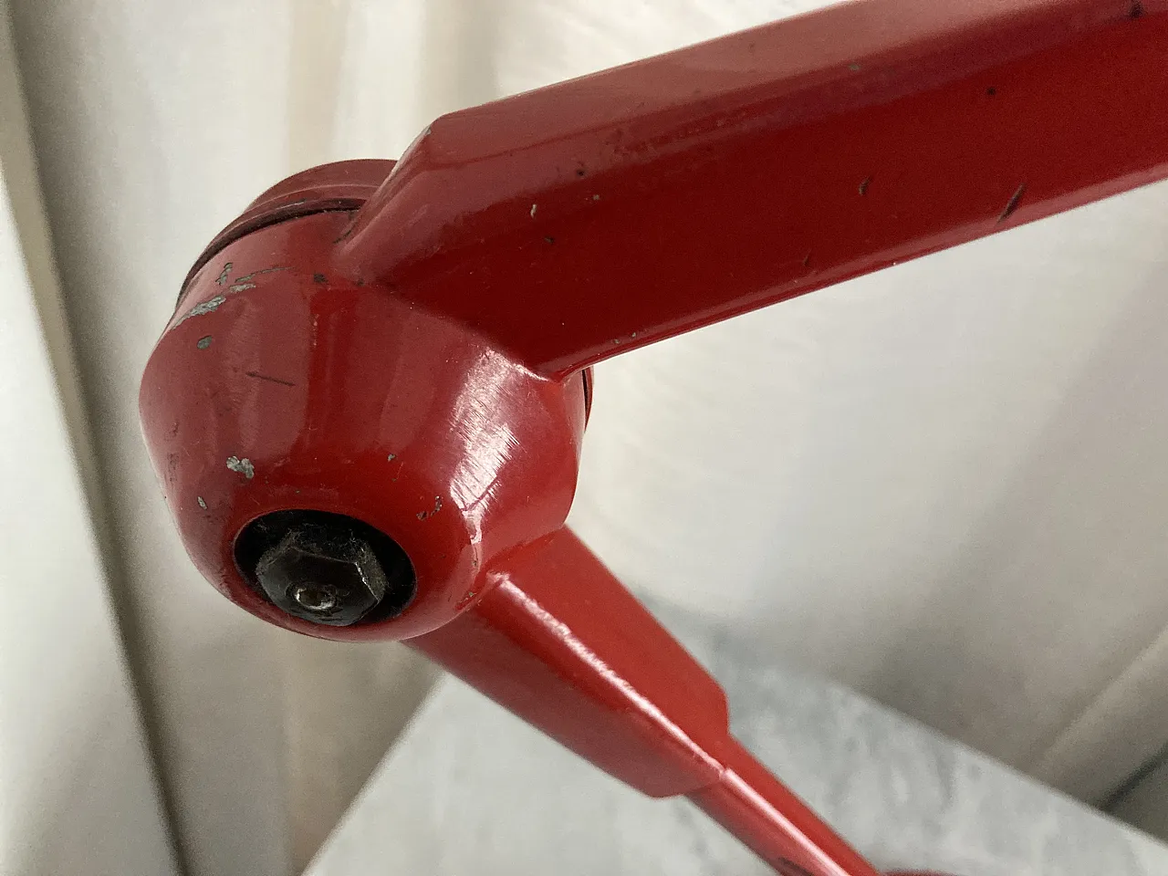 Lampada da scrivania rossa, anni '70 4