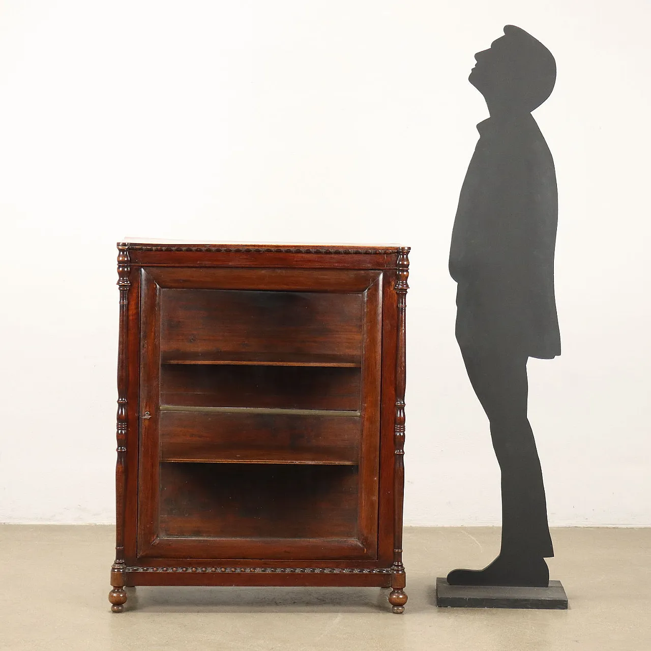 Louis Philippe walnut display case, second quarter 19th century 2