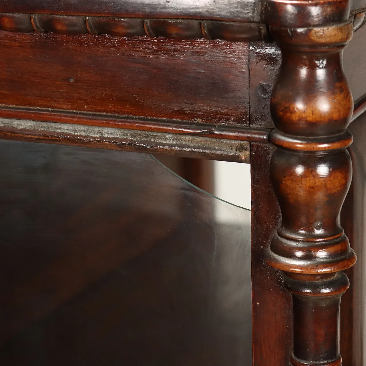 Louis Philippe walnut display case, second quarter 19th century 6