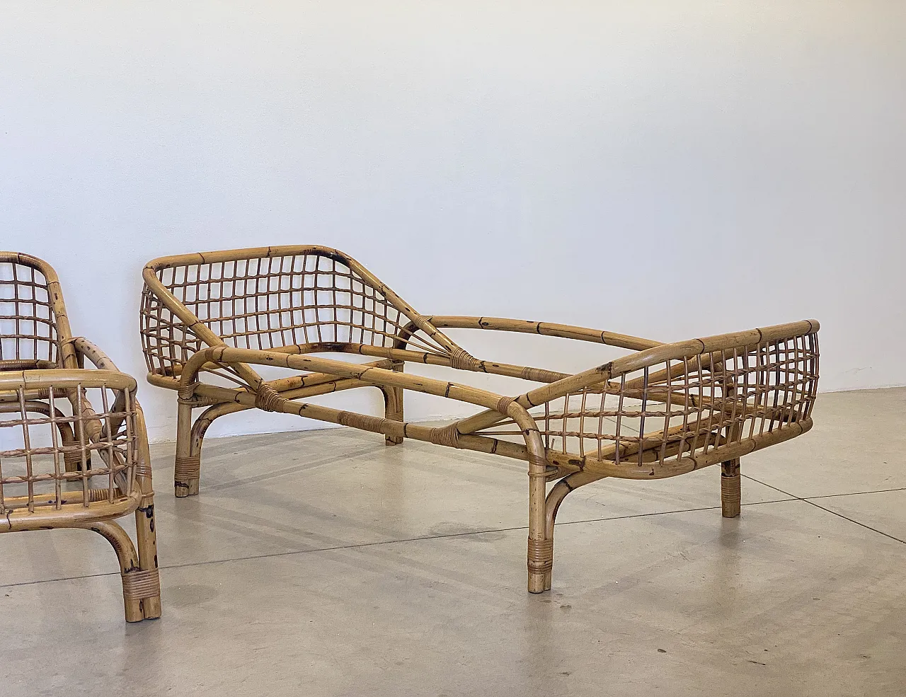 Pair of beds in rush and bamboo, 70s 1