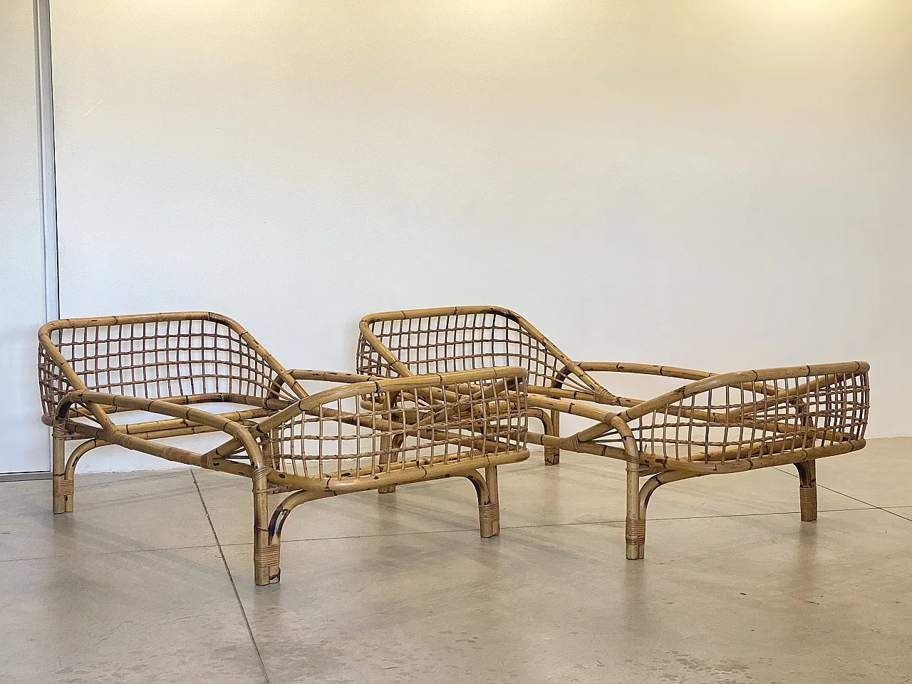 Pair of beds in rush and bamboo, 70s 3