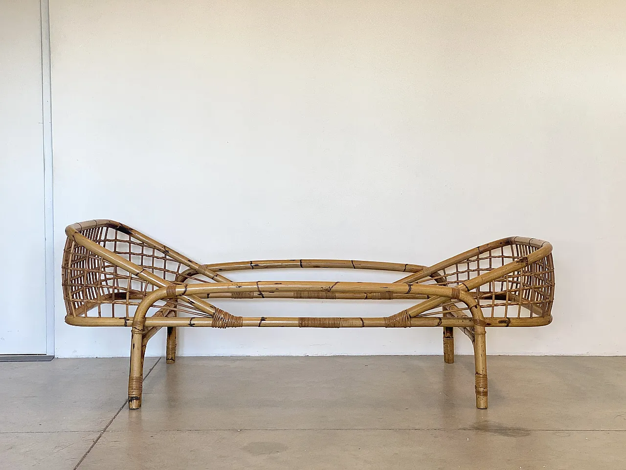 Pair of beds in rush and bamboo, 70s 4