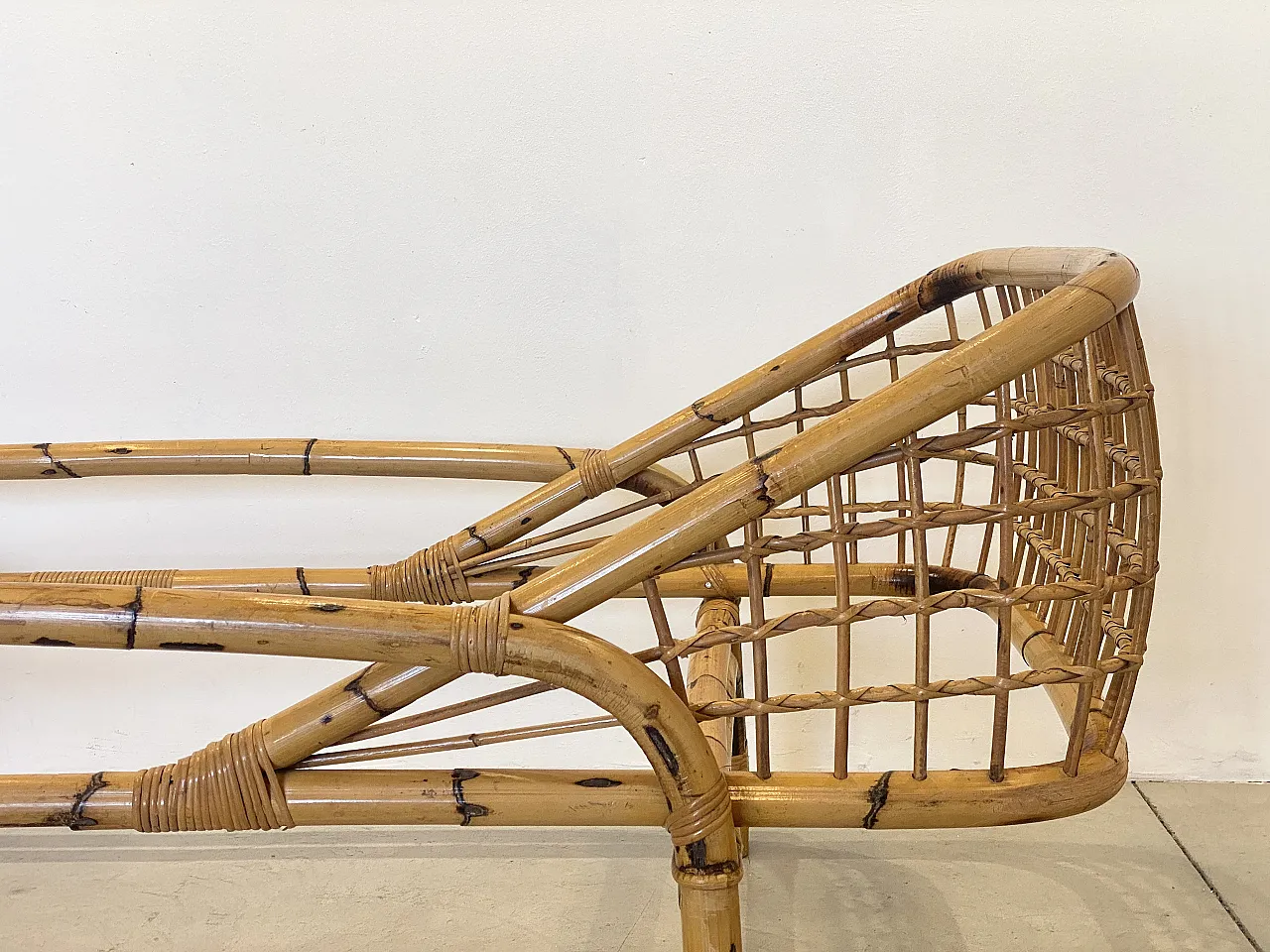 Pair of beds in rush and bamboo, 70s 5