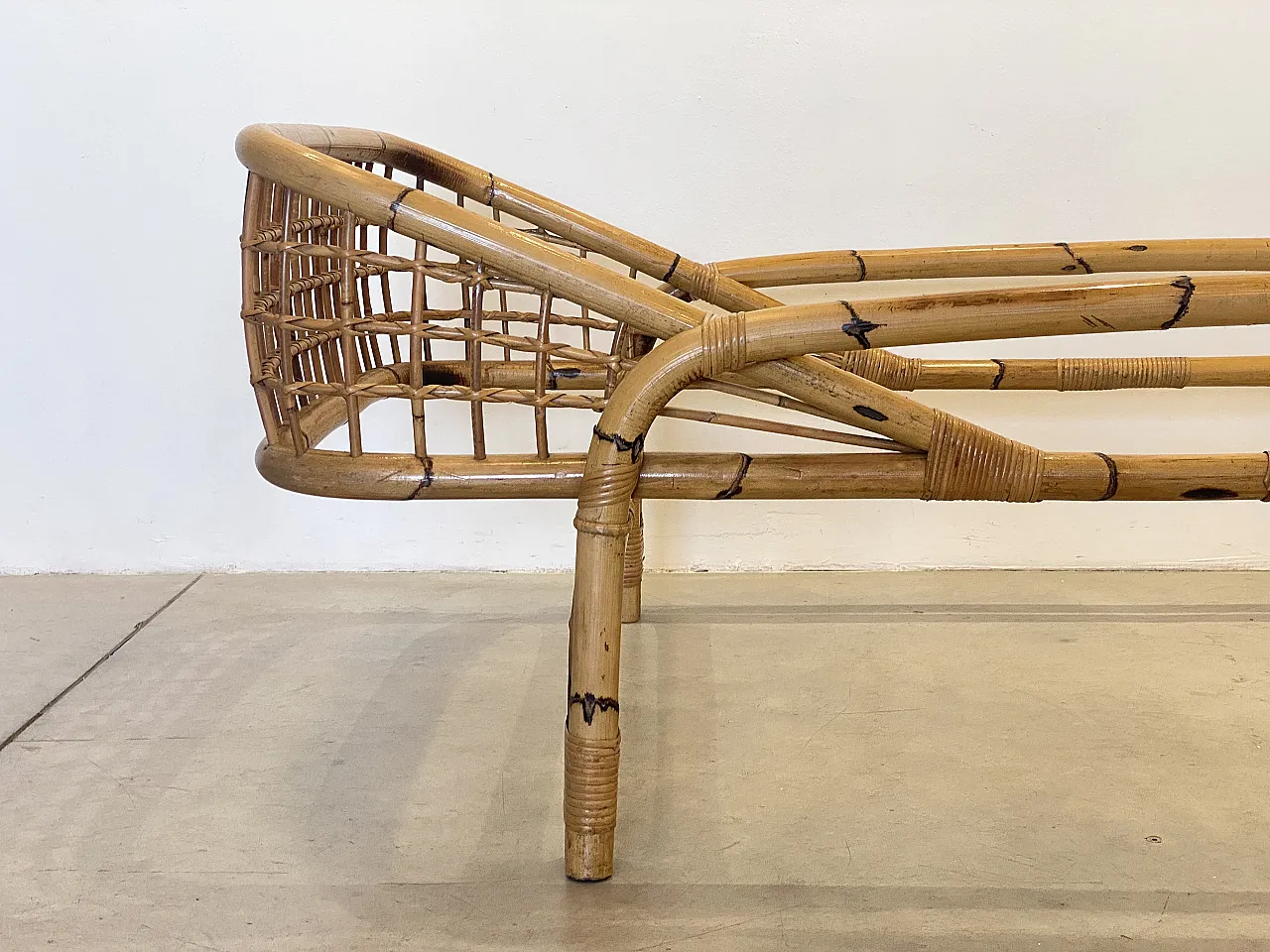 Pair of beds in rush and bamboo, 70s 6