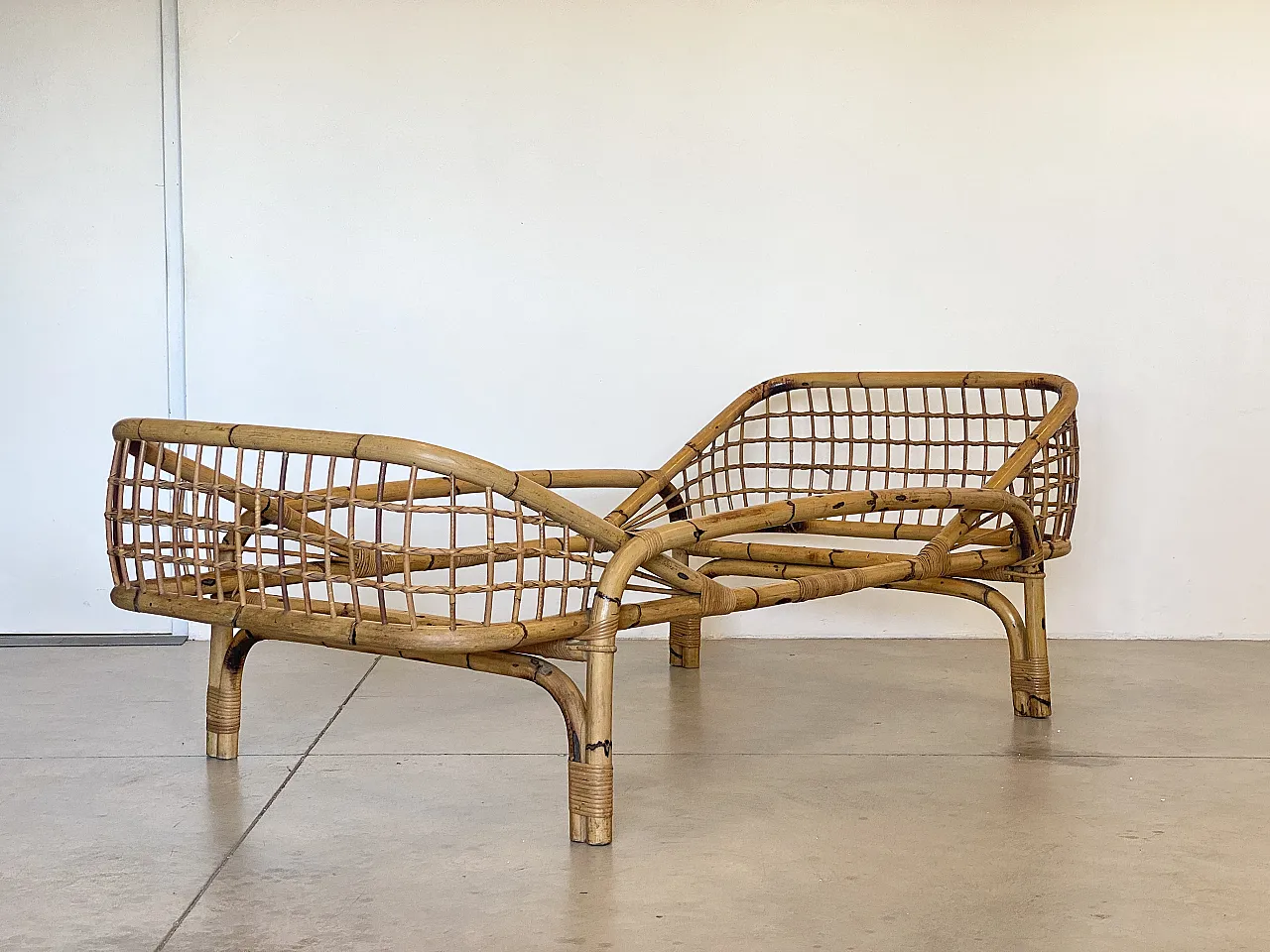 Pair of beds in rush and bamboo, 70s 7