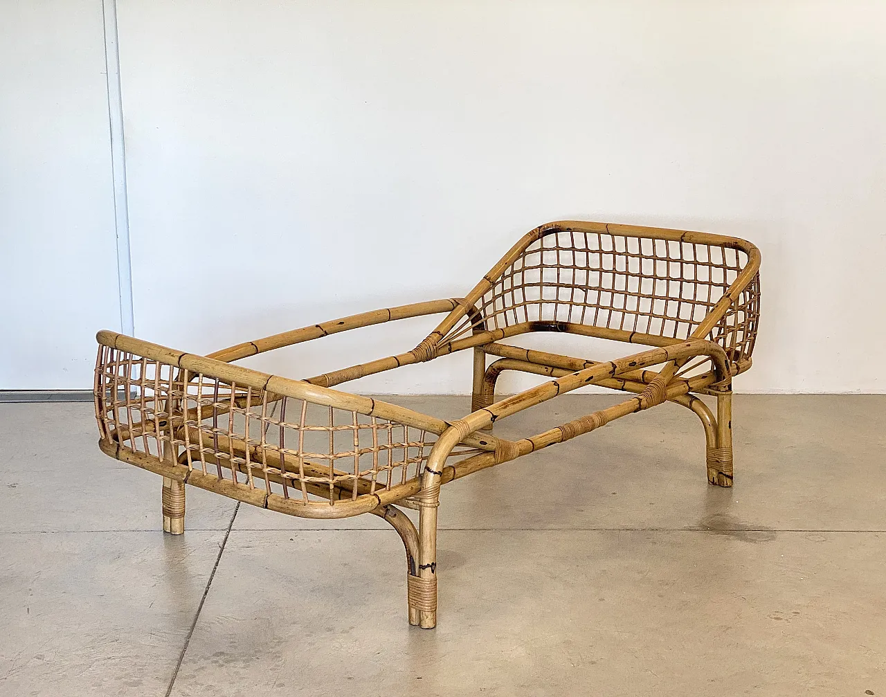 Pair of beds in rush and bamboo, 70s 8