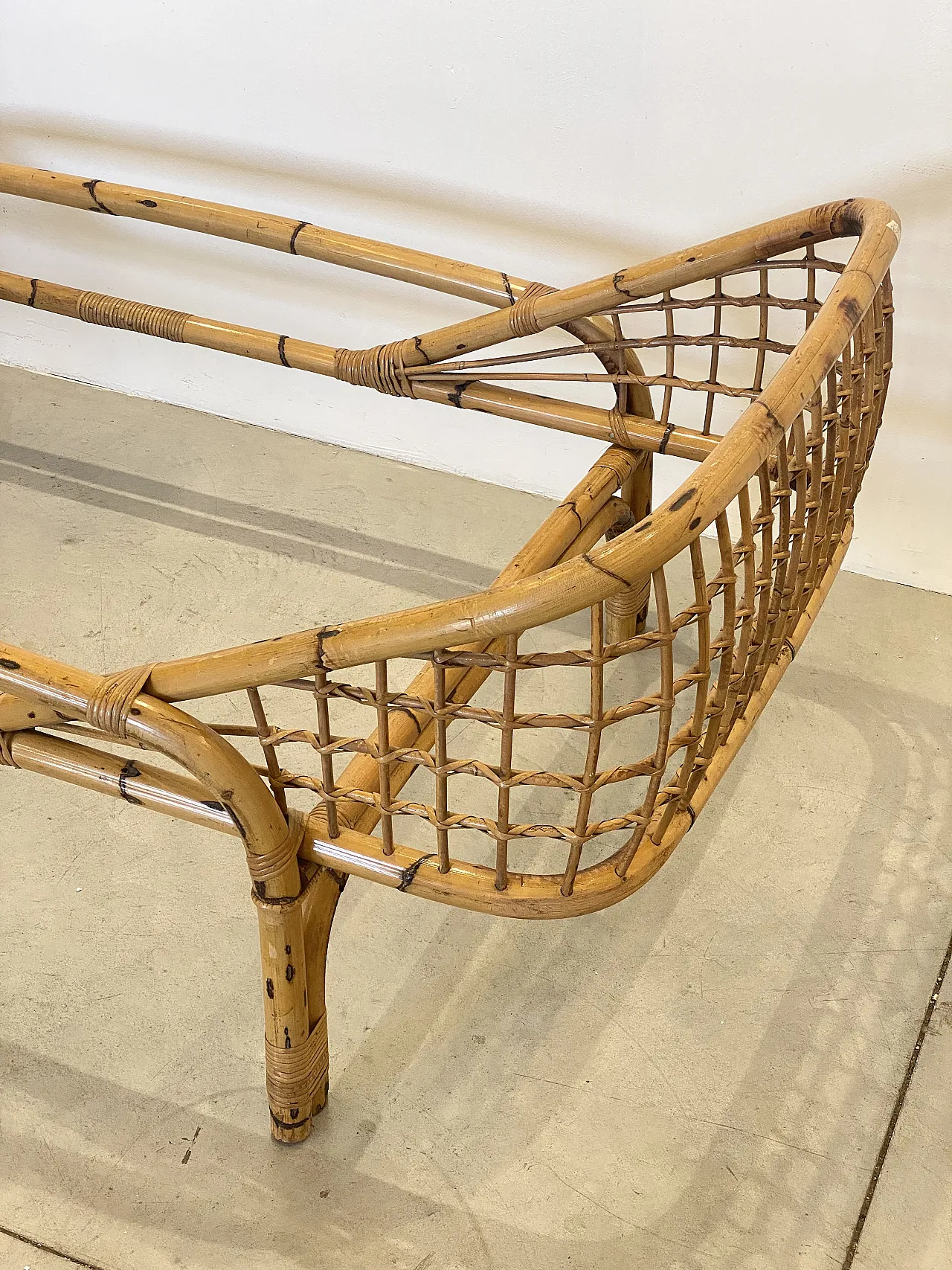 Pair of beds in rush and bamboo, 70s 12