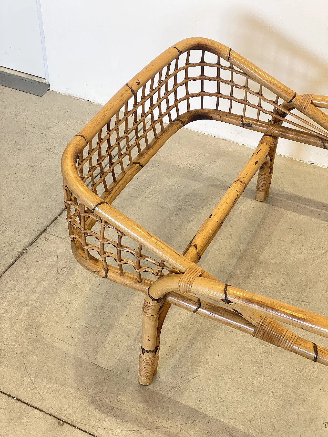 Pair of beds in rush and bamboo, 70s 13