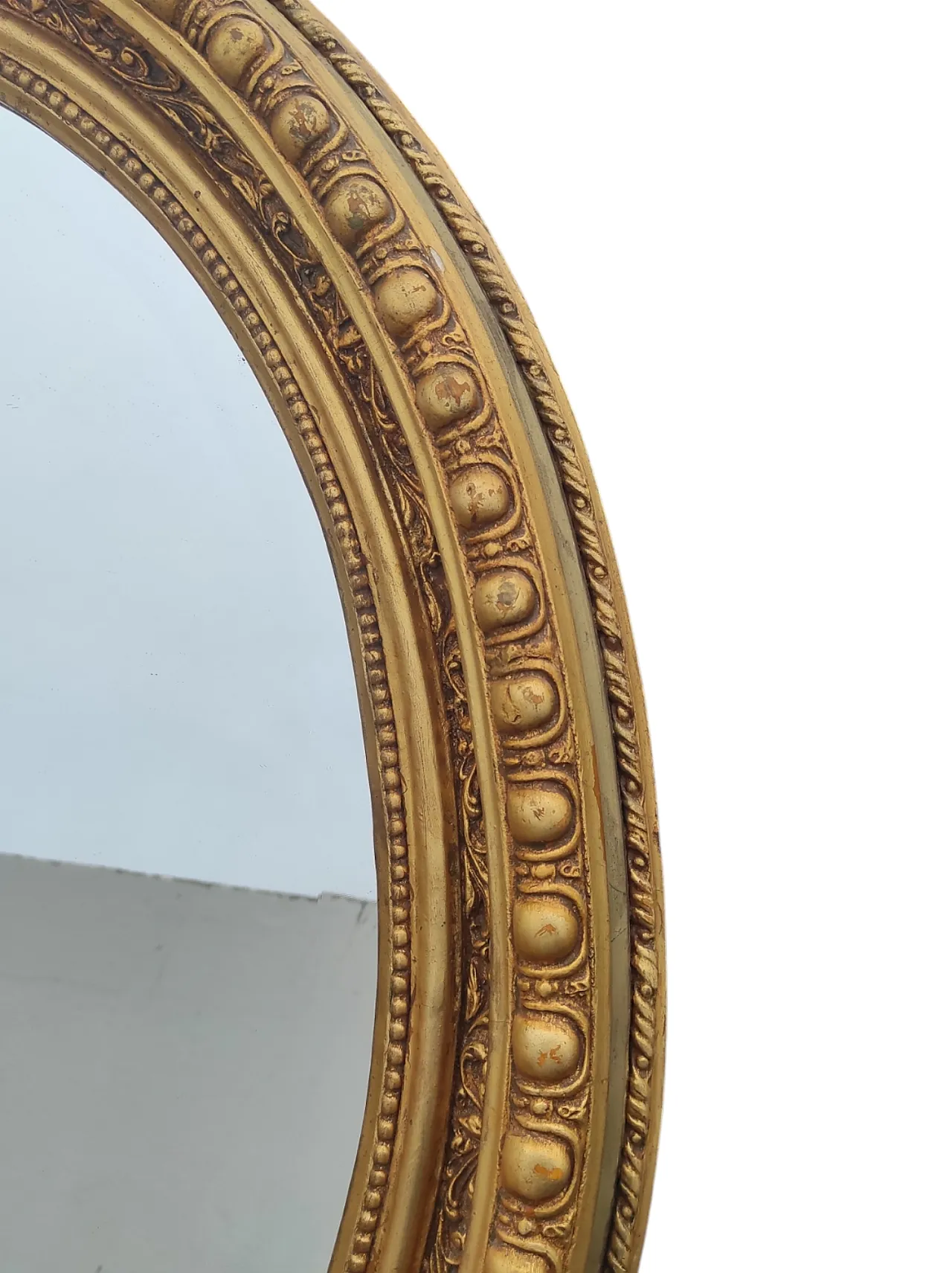 Coppia di specchi ovali Luigi XVI in legno dorato, anni '60 3