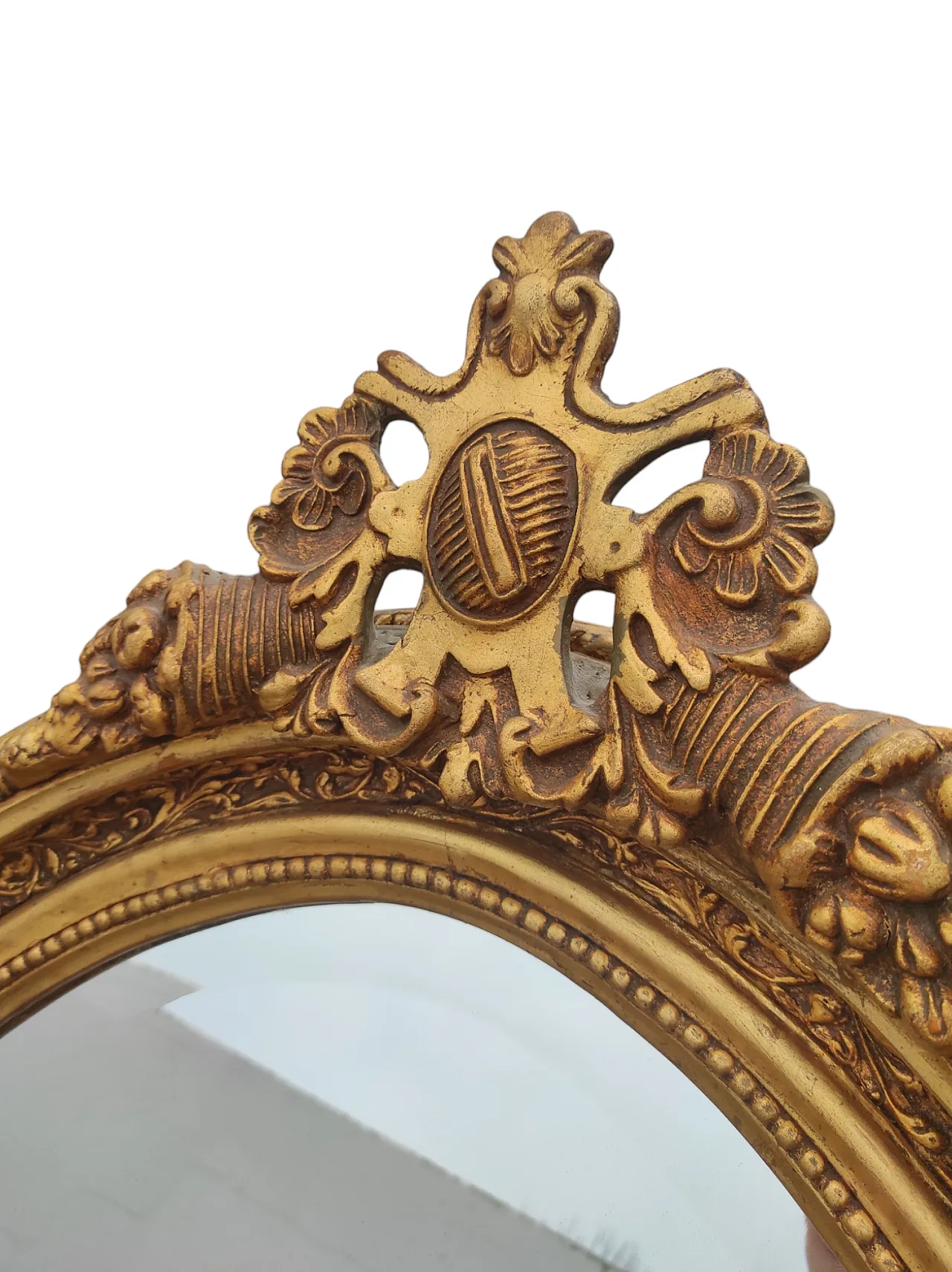 Coppia di specchi ovali Luigi XVI in legno dorato, anni '60 4