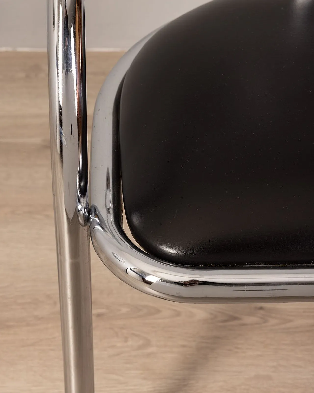 4 Sedie tripode, anni '70 5