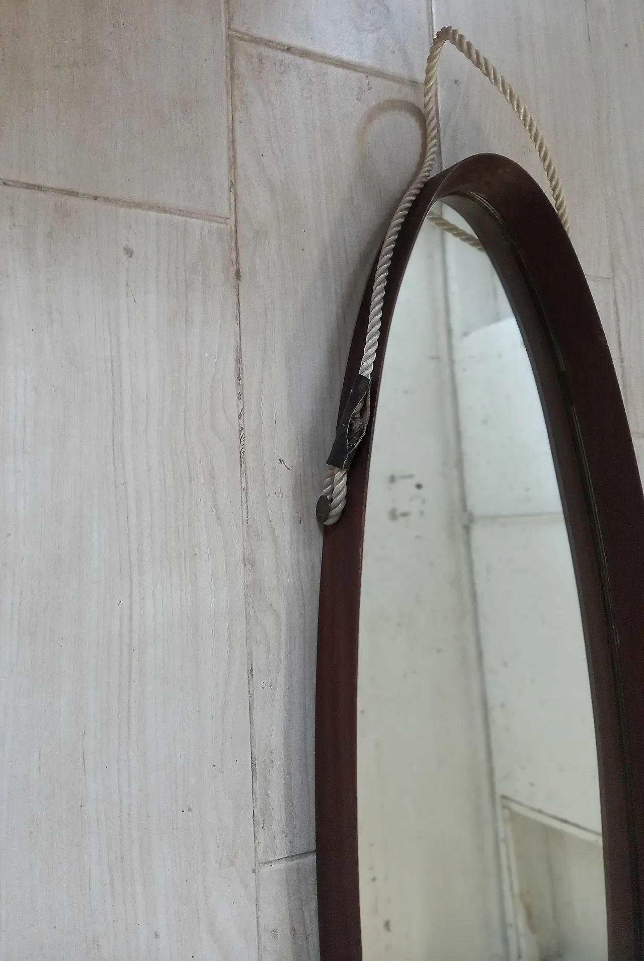 Specchio da parete ovale in palissandro, anni '60 2