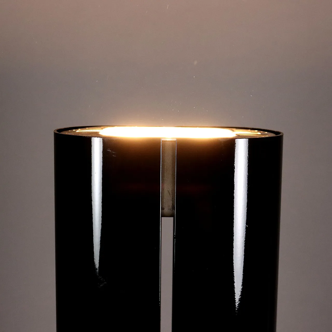 Lampada da terra Megaron di Gianfranco Frattini, anni '80 3