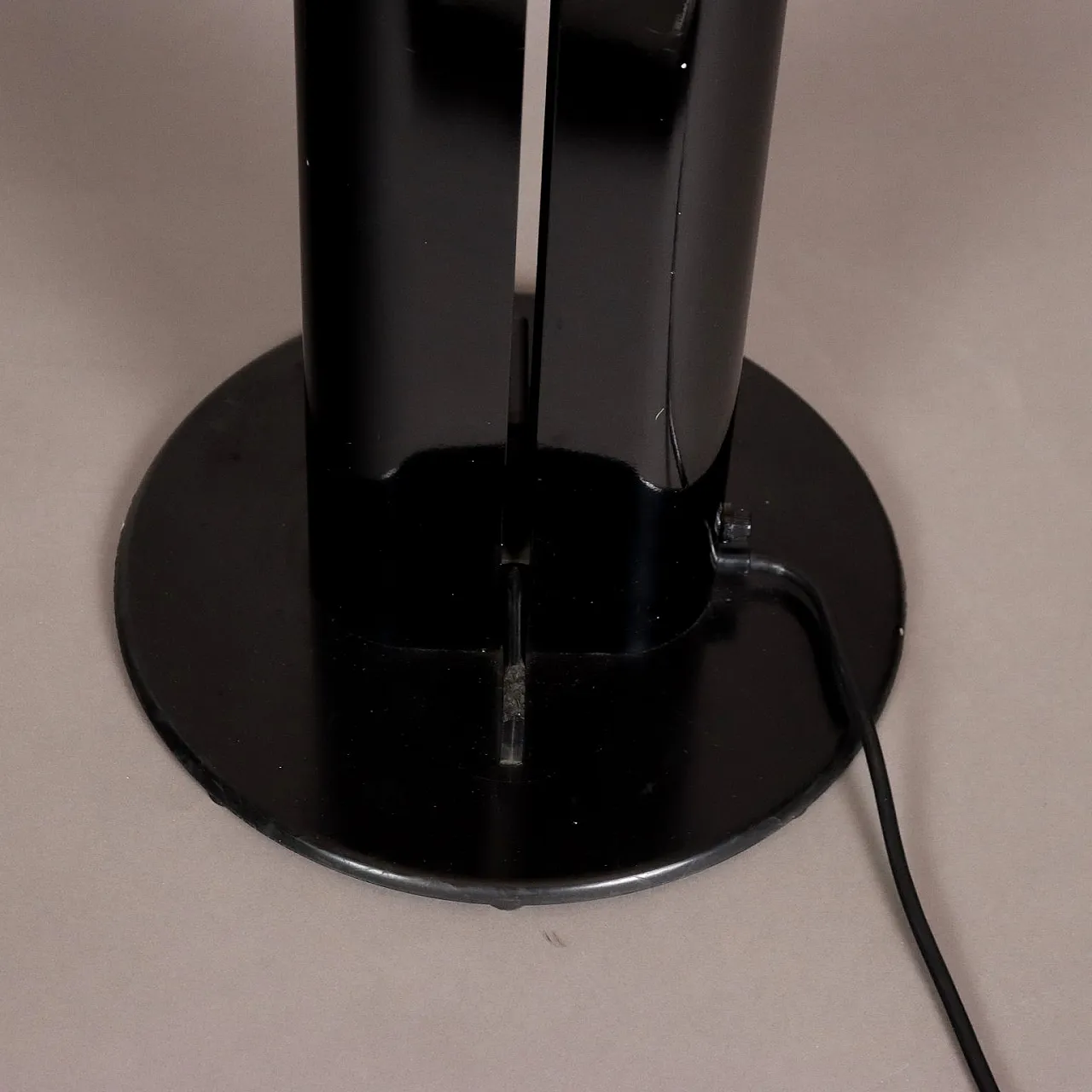 Lampada da terra Megaron di Gianfranco Frattini, anni '80 5