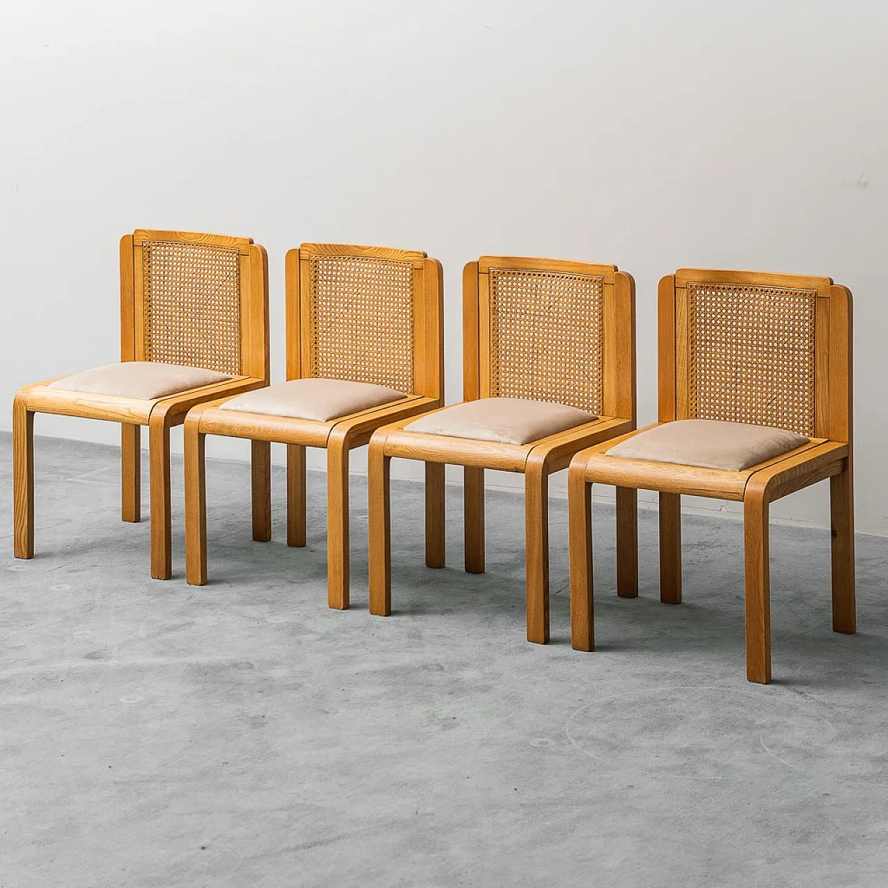 Set 4 wooden chairs, Vienna and velvet straw, 70s 1
