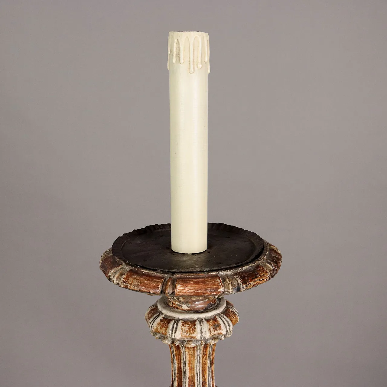 Lacquered and carved wooden floor lamp, 19th century 3