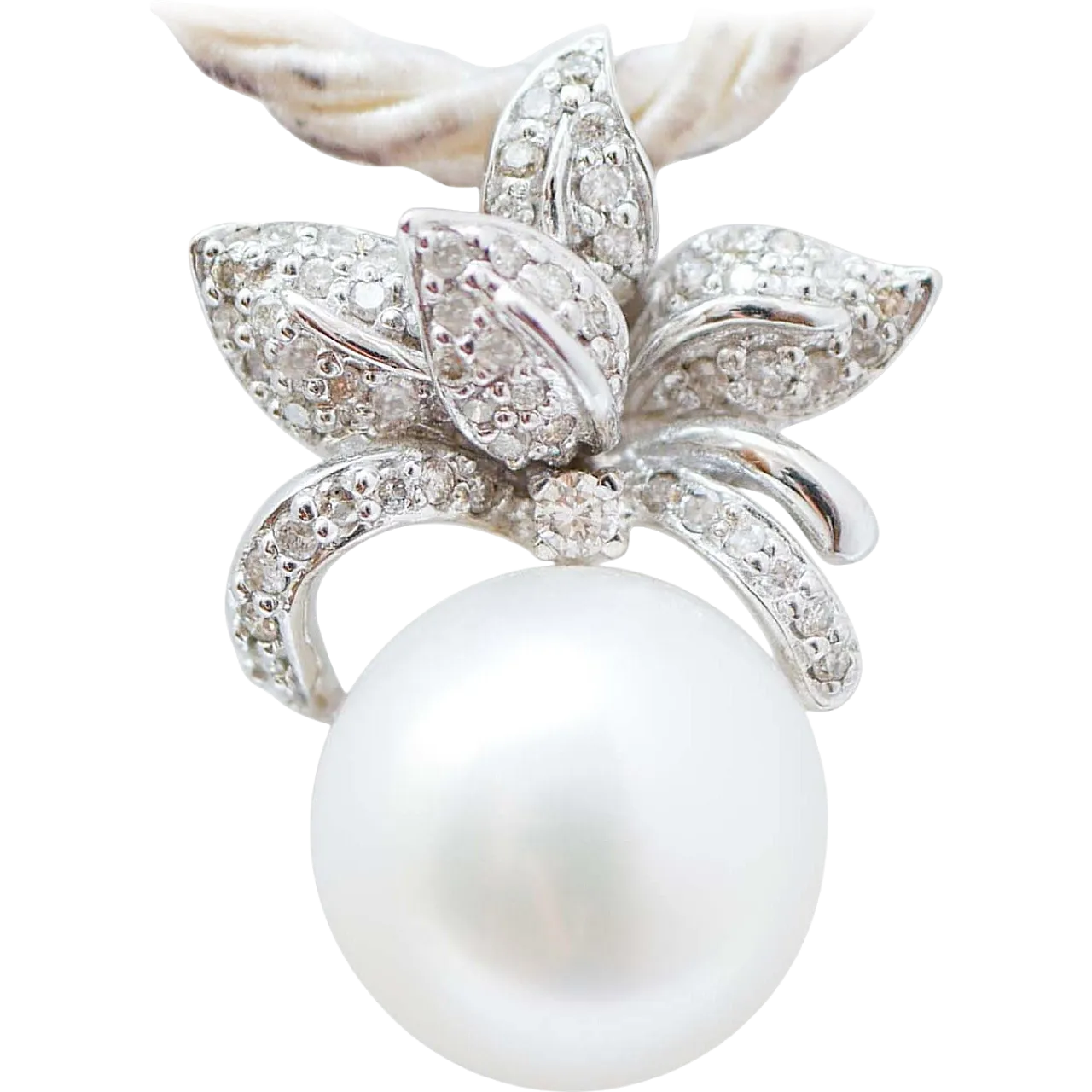 Collana con ciondolo in oro bianco 18 carati e diamanti, anni '70 7