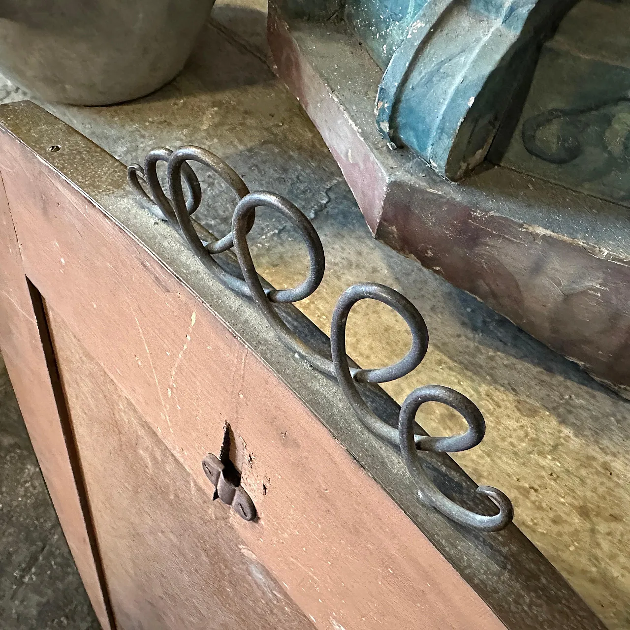 Specchio a forma di scudo in ottone massiccio di Gio Ponti, anni '50 5