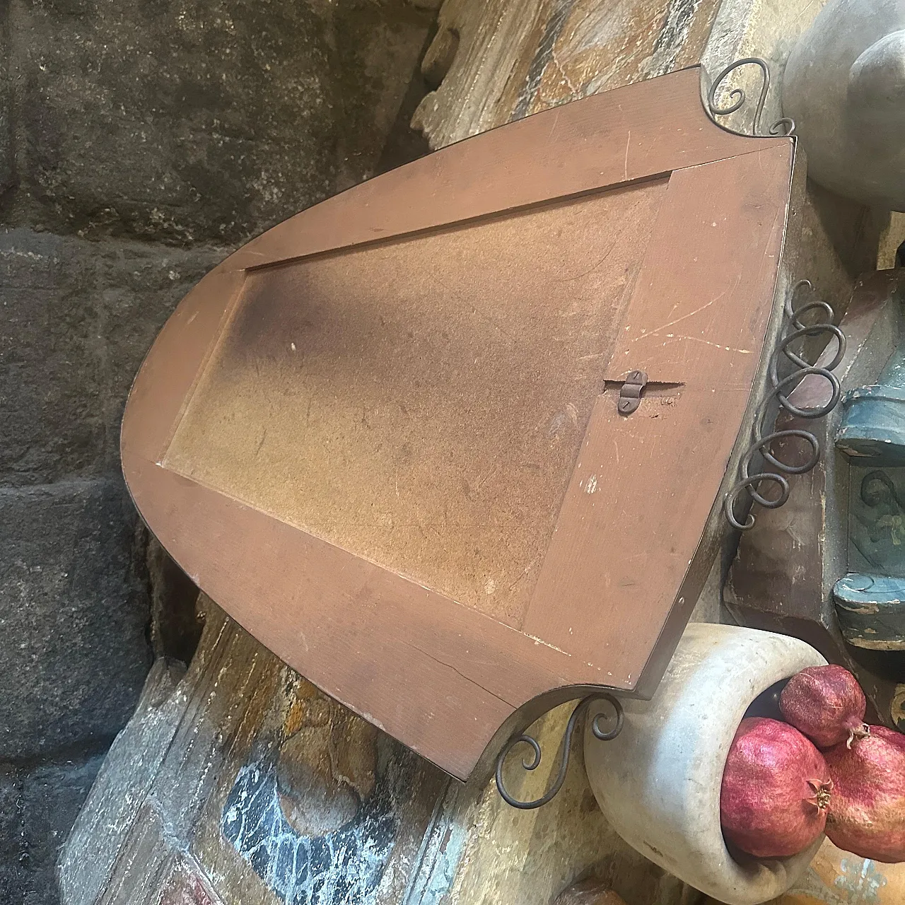 Specchio a forma di scudo in ottone massiccio di Gio Ponti, anni '50 7