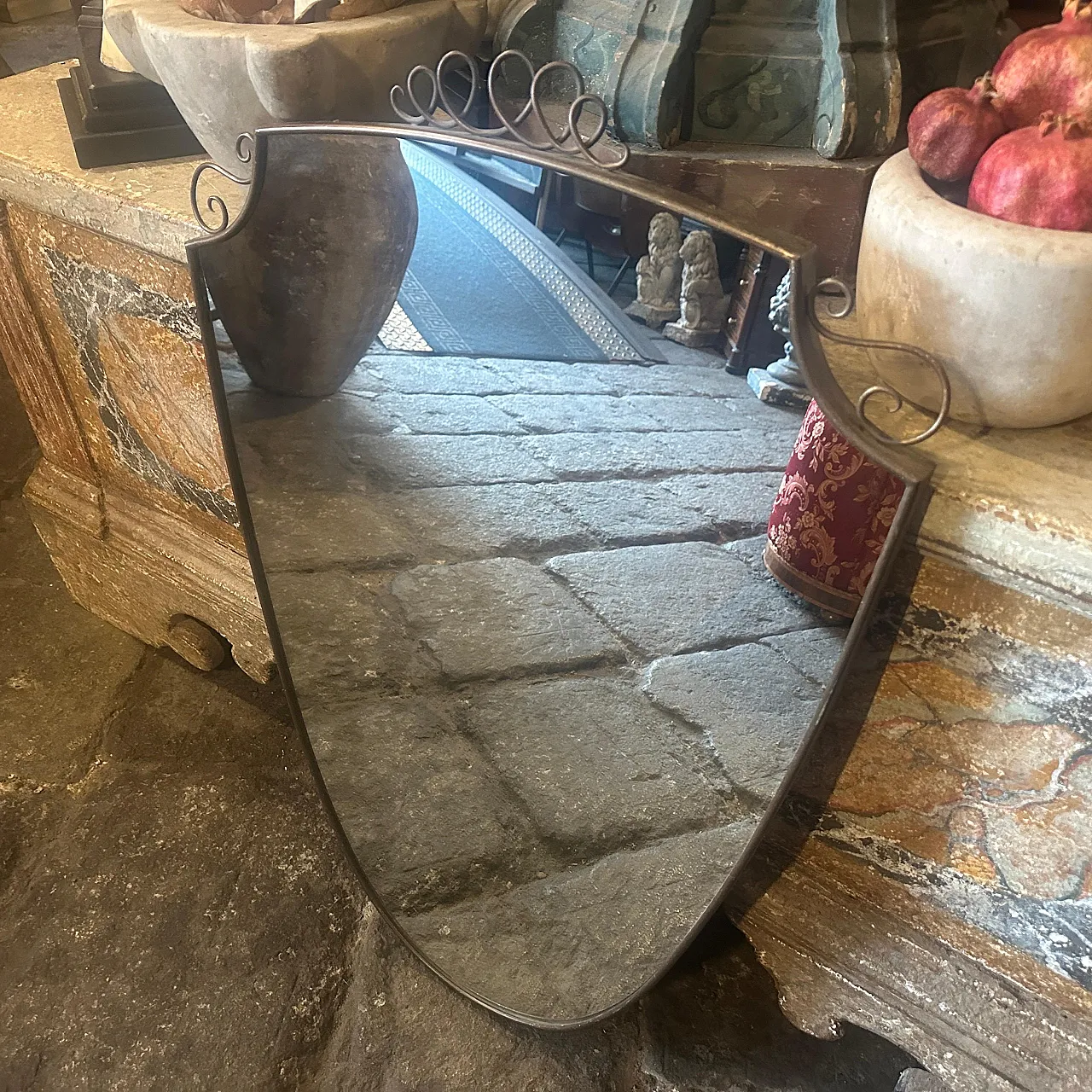 Specchio a forma di scudo in ottone massiccio di Gio Ponti, anni '50 8