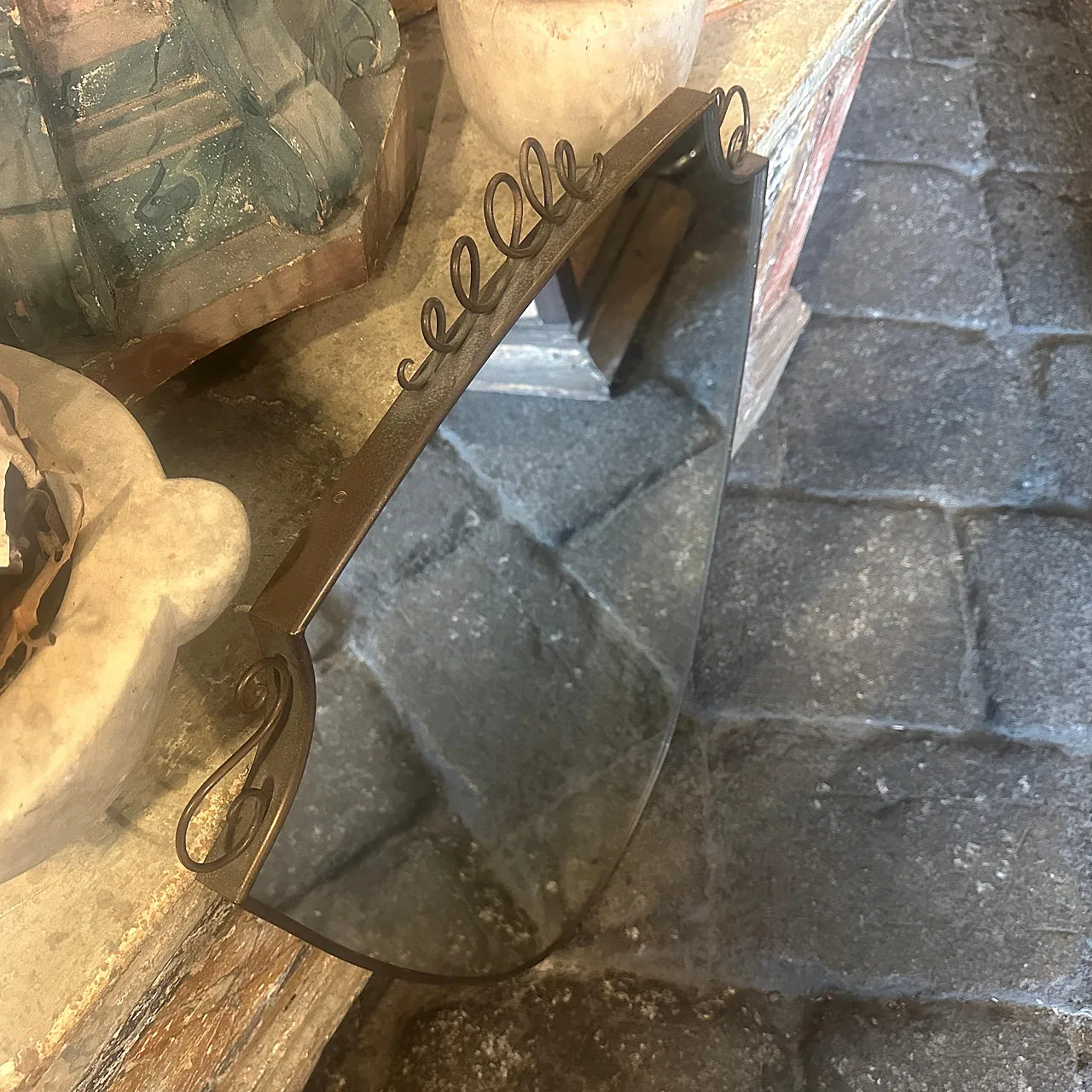 Specchio a forma di scudo in ottone massiccio di Gio Ponti, anni '50 10