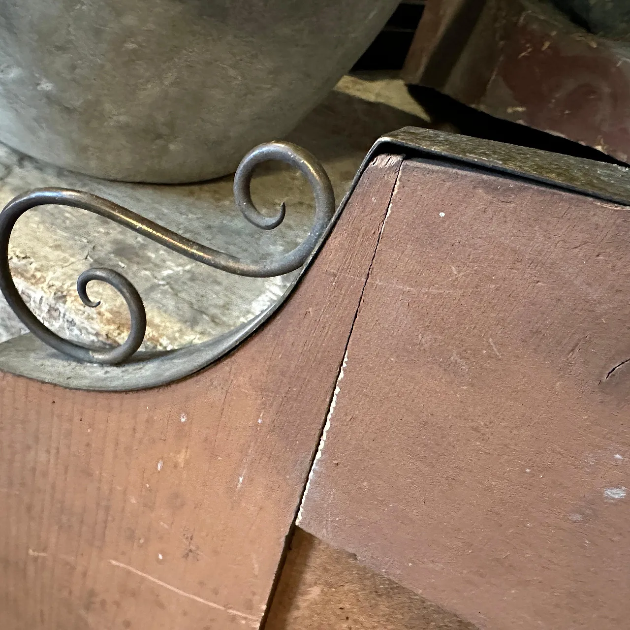 Specchio a forma di scudo in ottone massiccio di Gio Ponti, anni '50 13