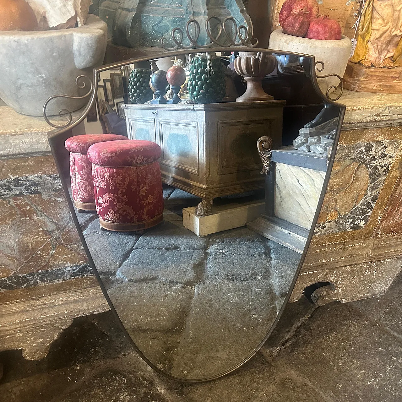Specchio a forma di scudo in ottone massiccio di Gio Ponti, anni '50 14