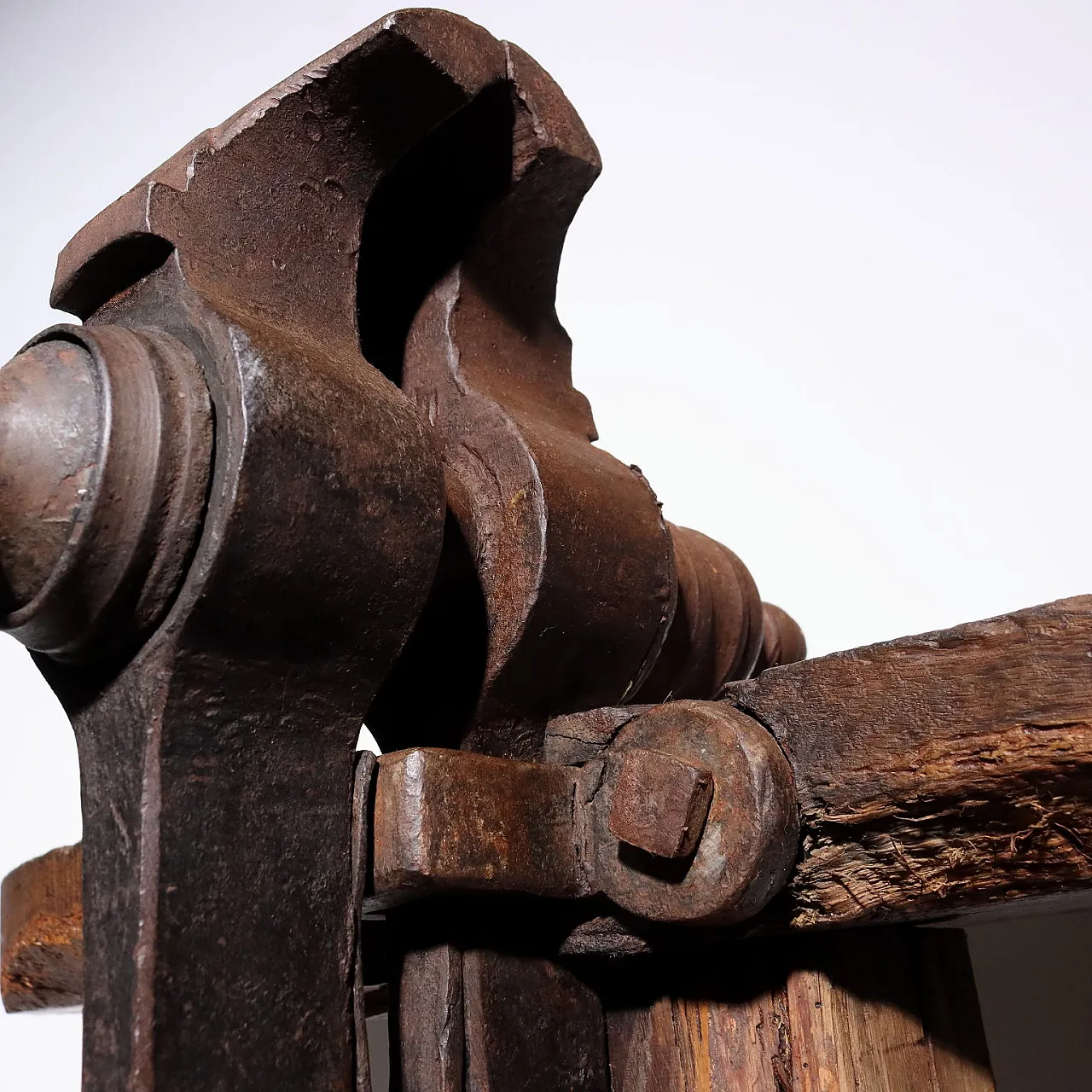 Consolle in quercia con morsa in ferro battuto, '900 6