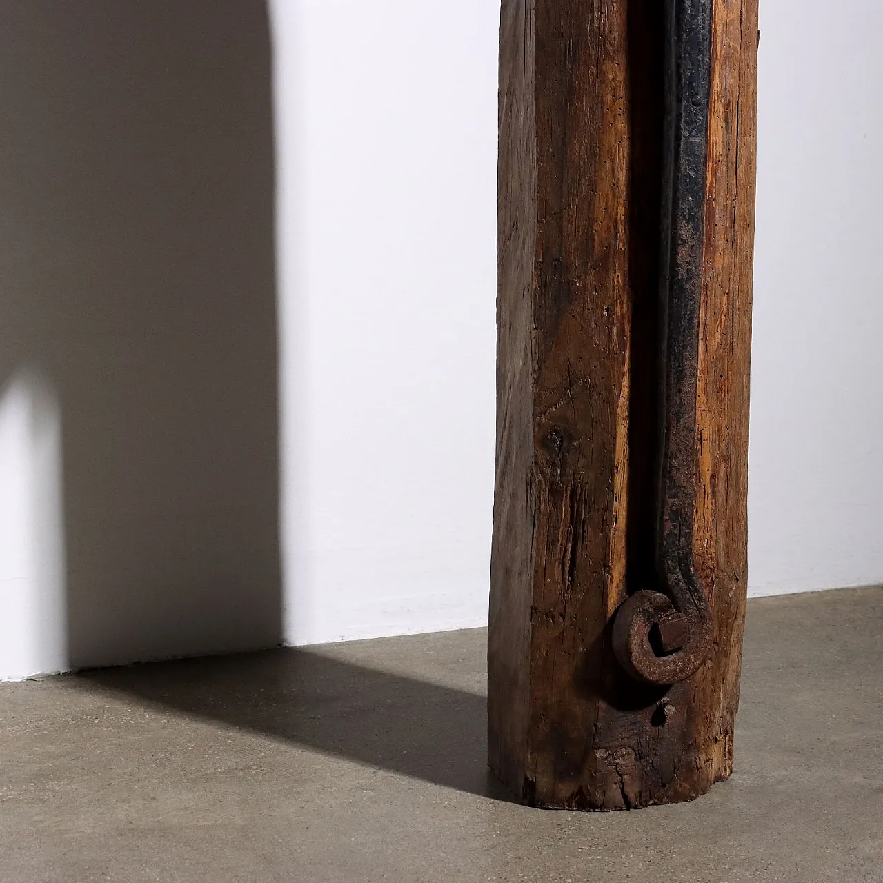 Consolle in quercia con morsa in ferro battuto, '900 8