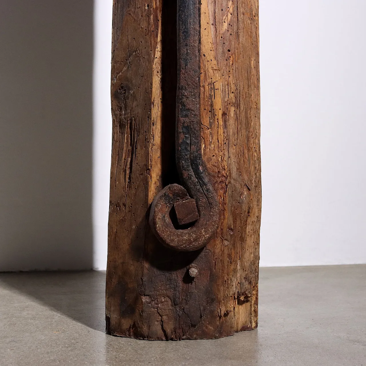 Consolle in quercia con morsa in ferro battuto, '900 9