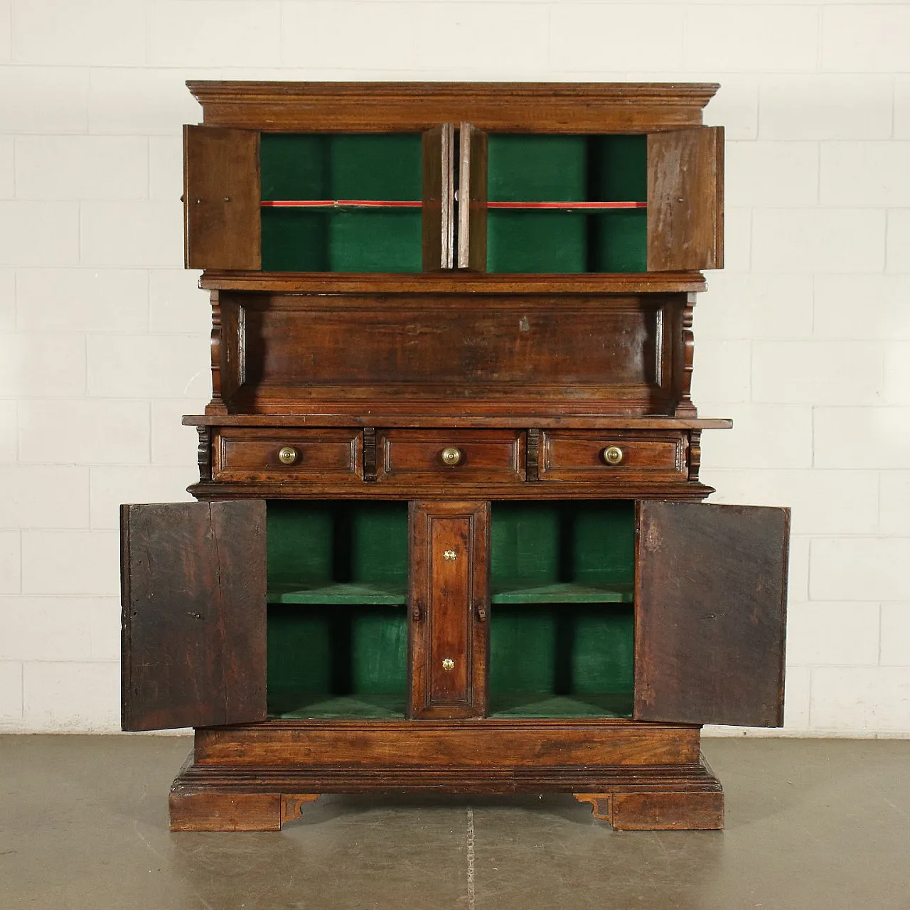 Baroque sideboard in walnut and poplar wood, 18th century 3