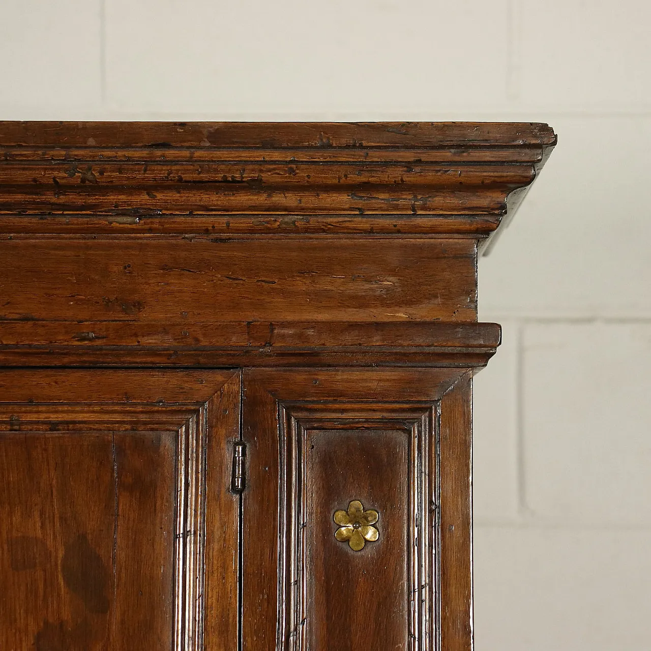 Baroque sideboard in walnut and poplar wood, 18th century 5