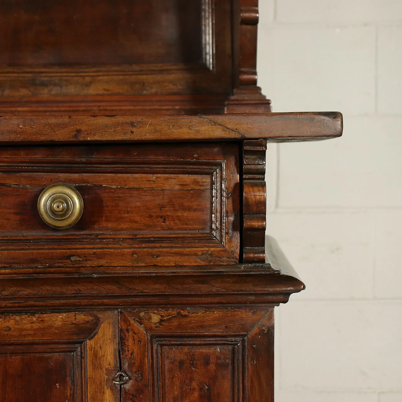 Baroque sideboard in walnut and poplar wood, 18th century 7