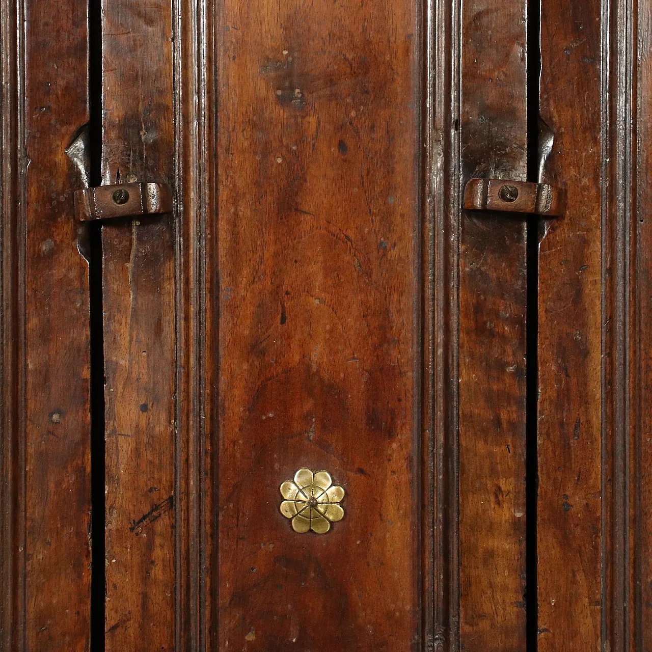 Baroque sideboard in walnut and poplar wood, 18th century 9